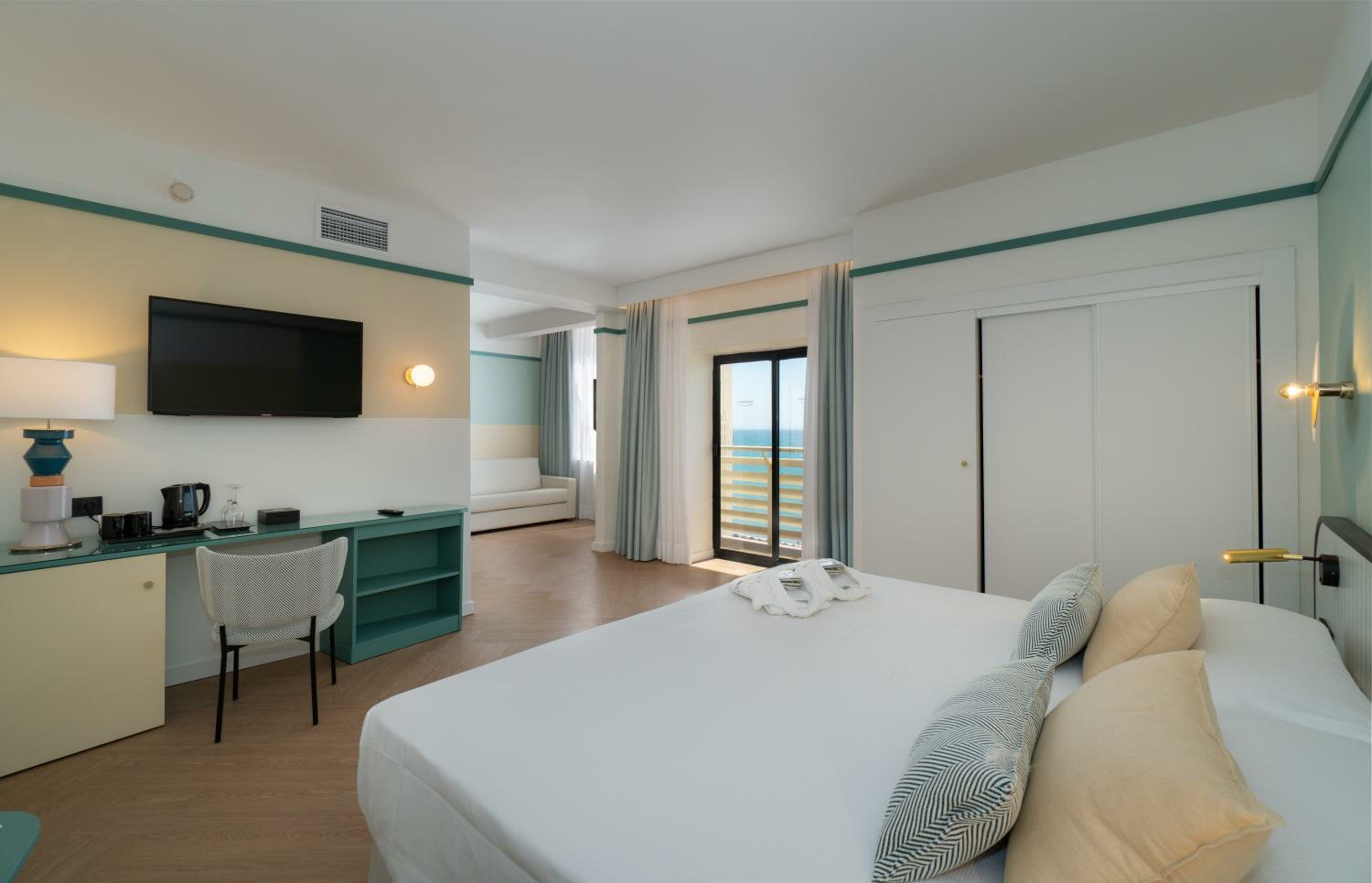 Junior Suite (2 Adults + 1 Child)