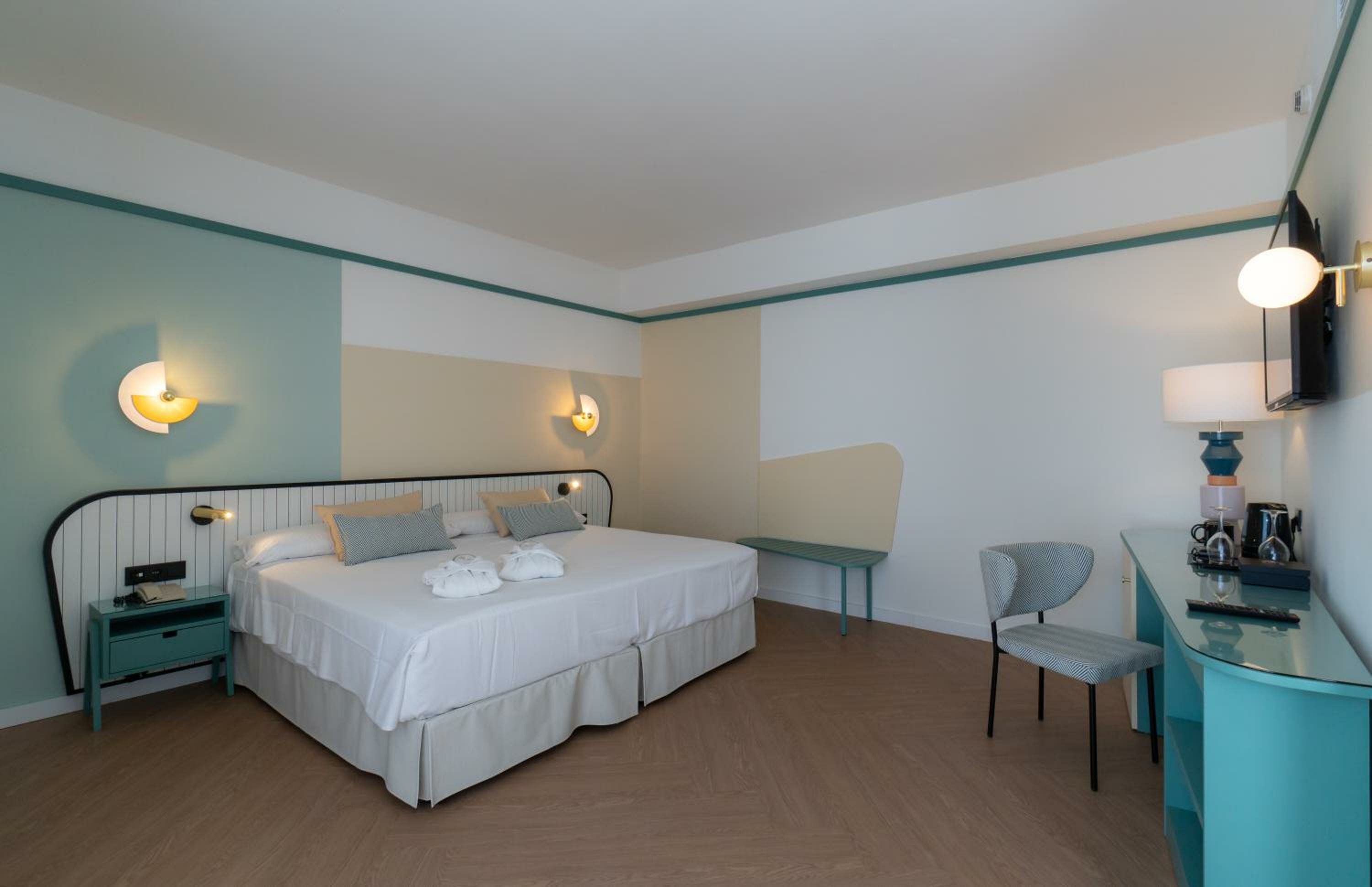 Junior Suite (2 Adults + 1 Child)