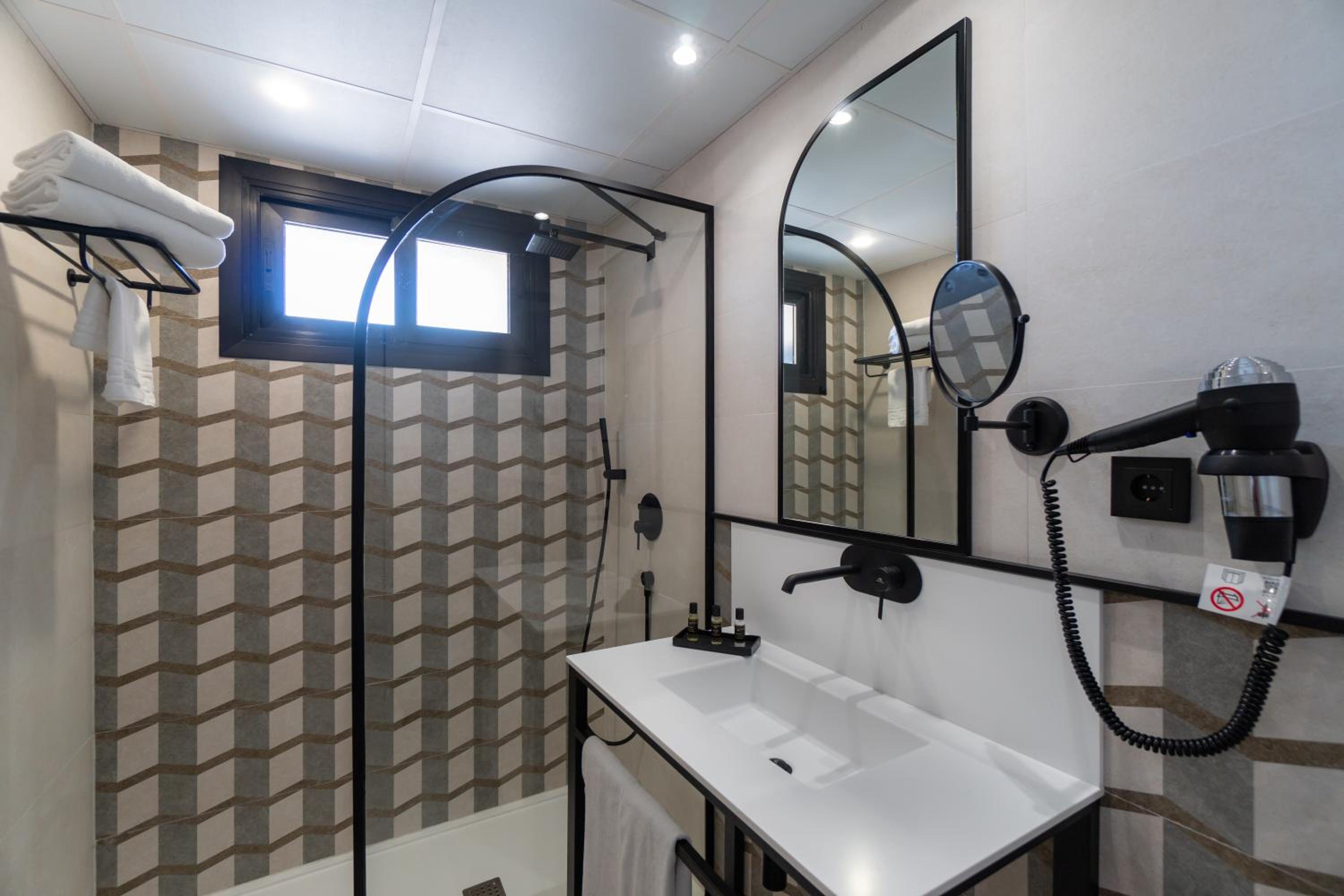 Classic Double Room (2 adults)