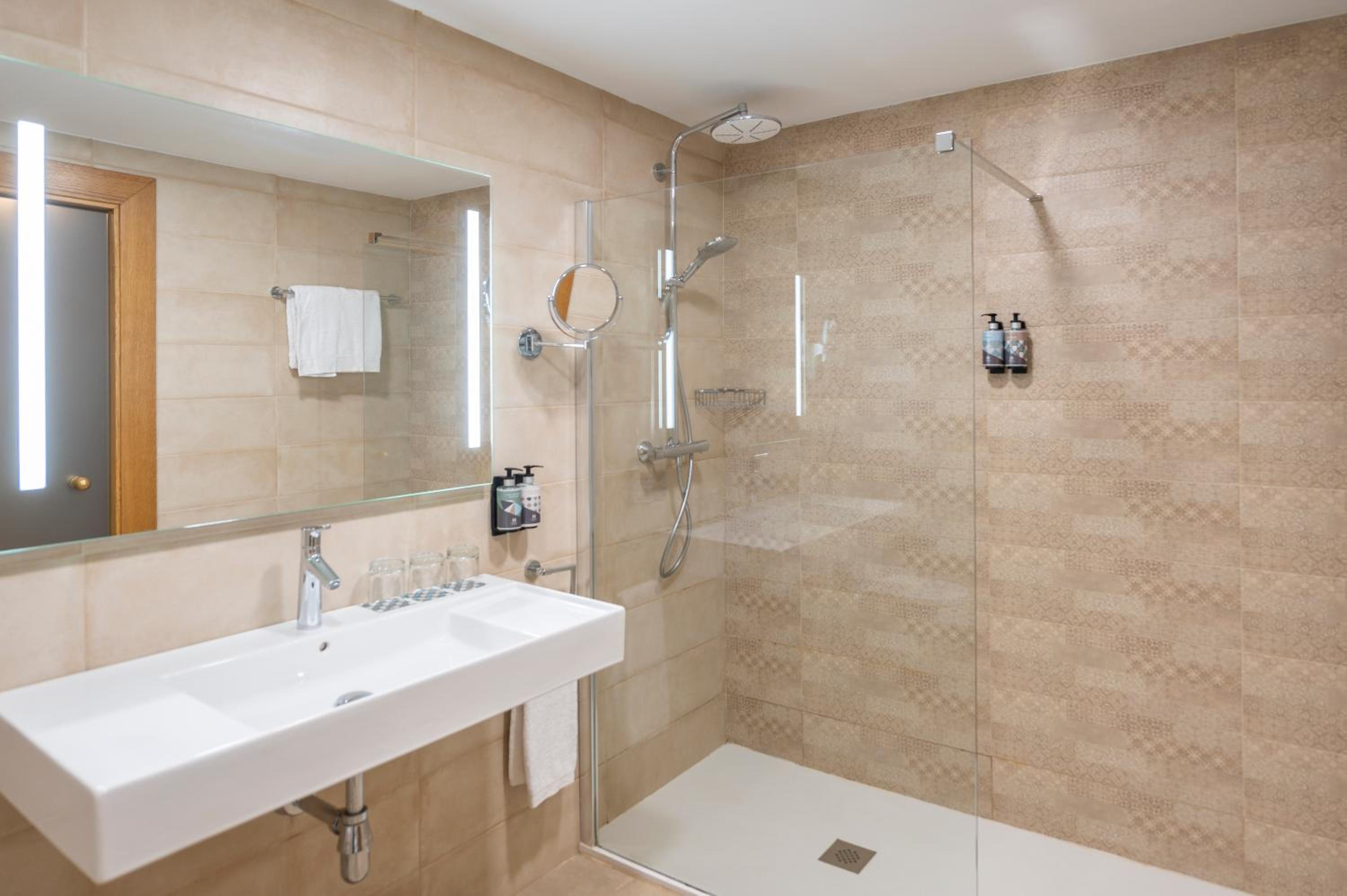 Standard Double or Twin Room with Extra bed (2 Adults + 1 Child)