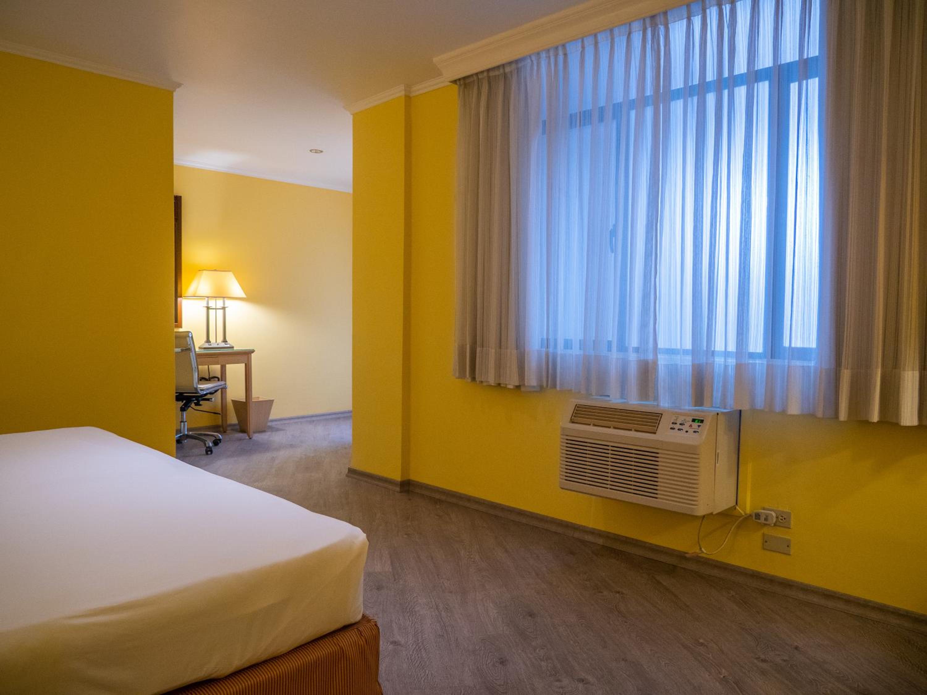 King Suite - Non-Smoking