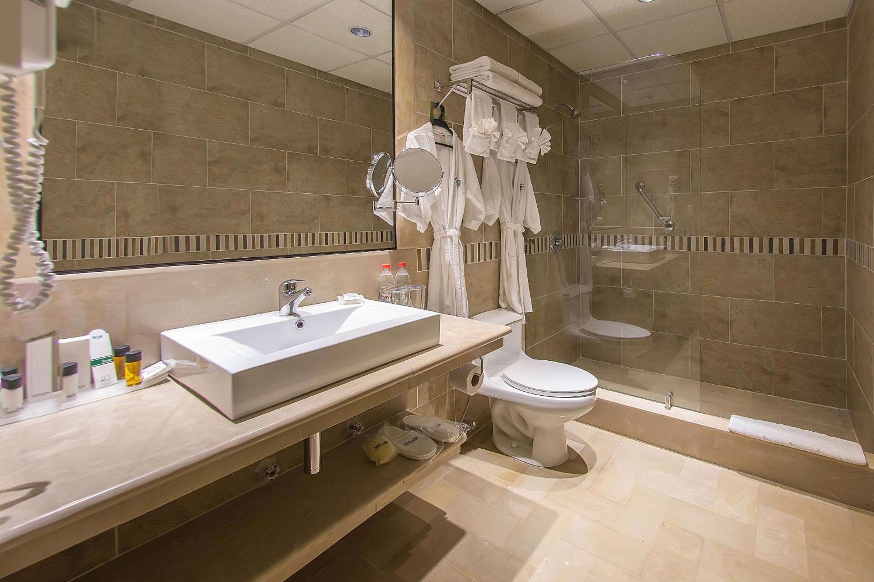 King Suite - Non-Smoking