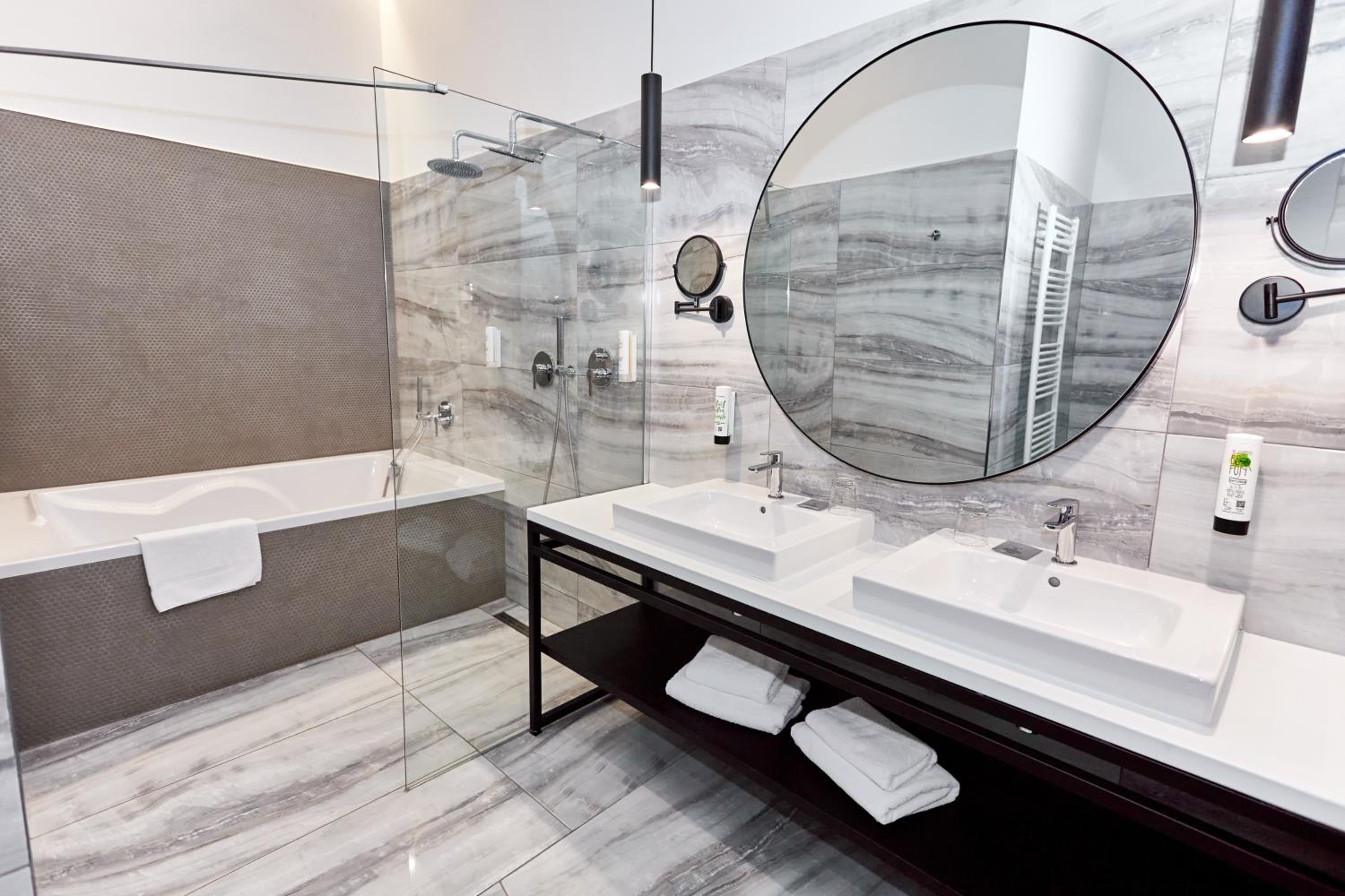 King Suite with Street View