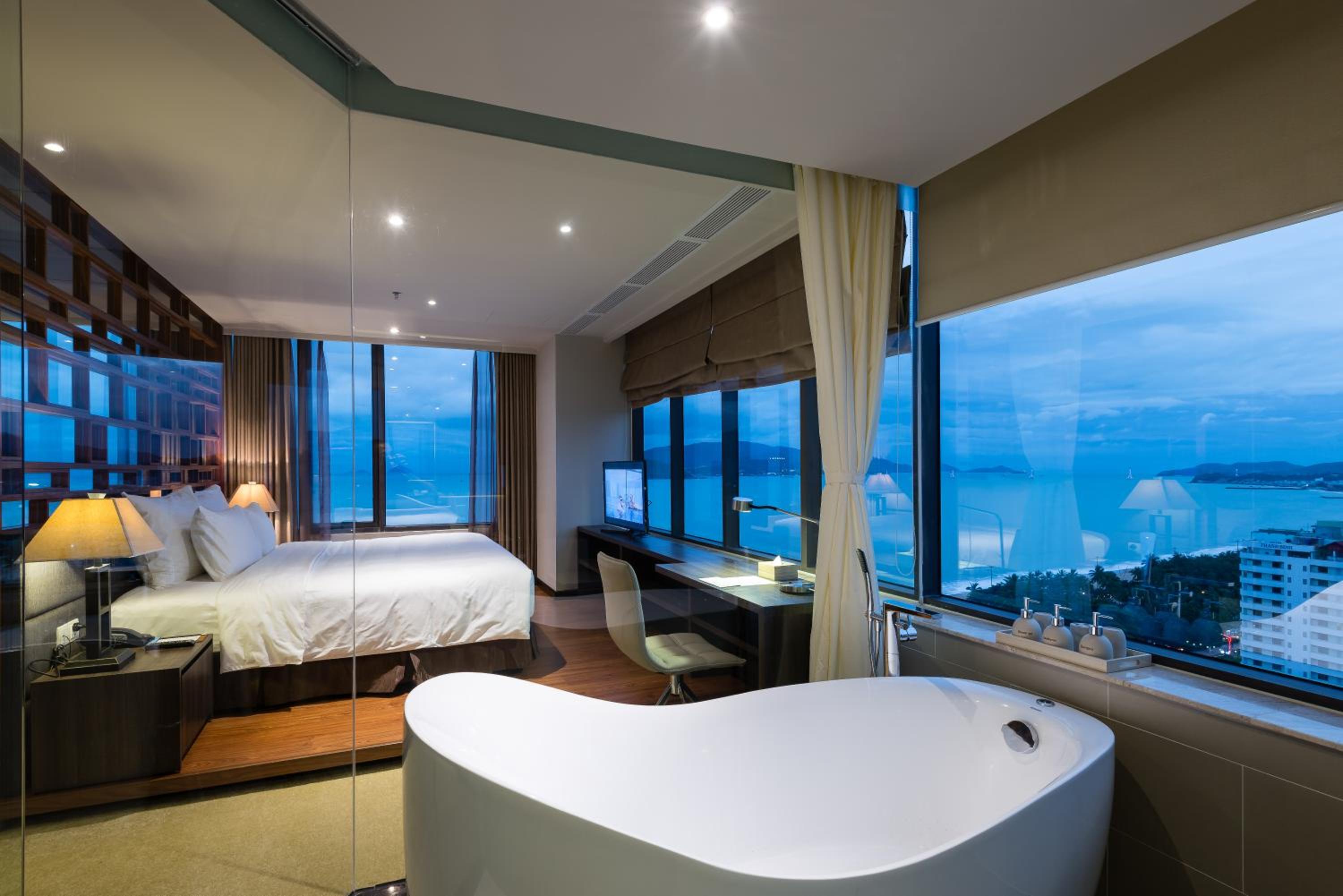King Suite with Ocean View