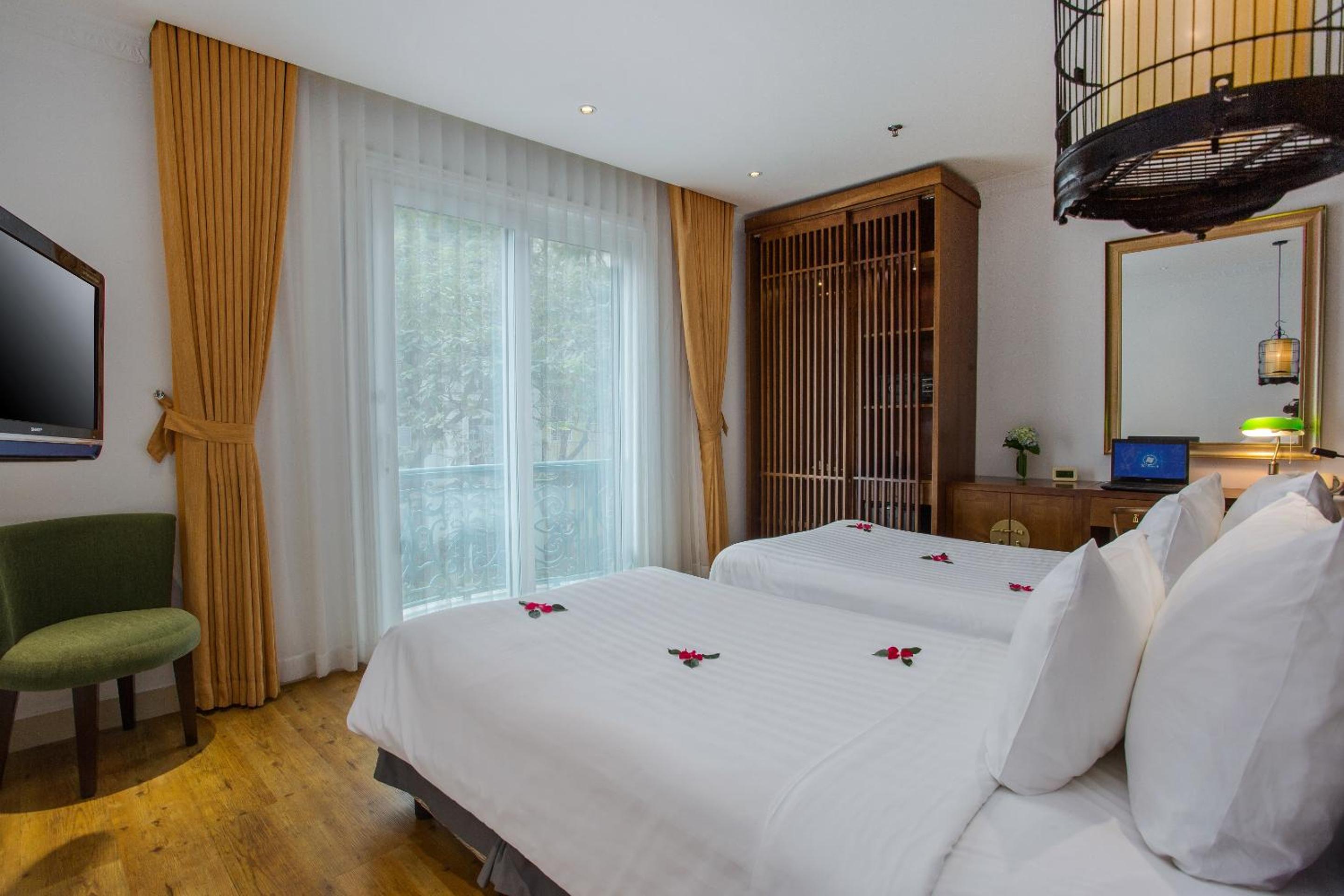 Deluxe Double or Twin Room with City View