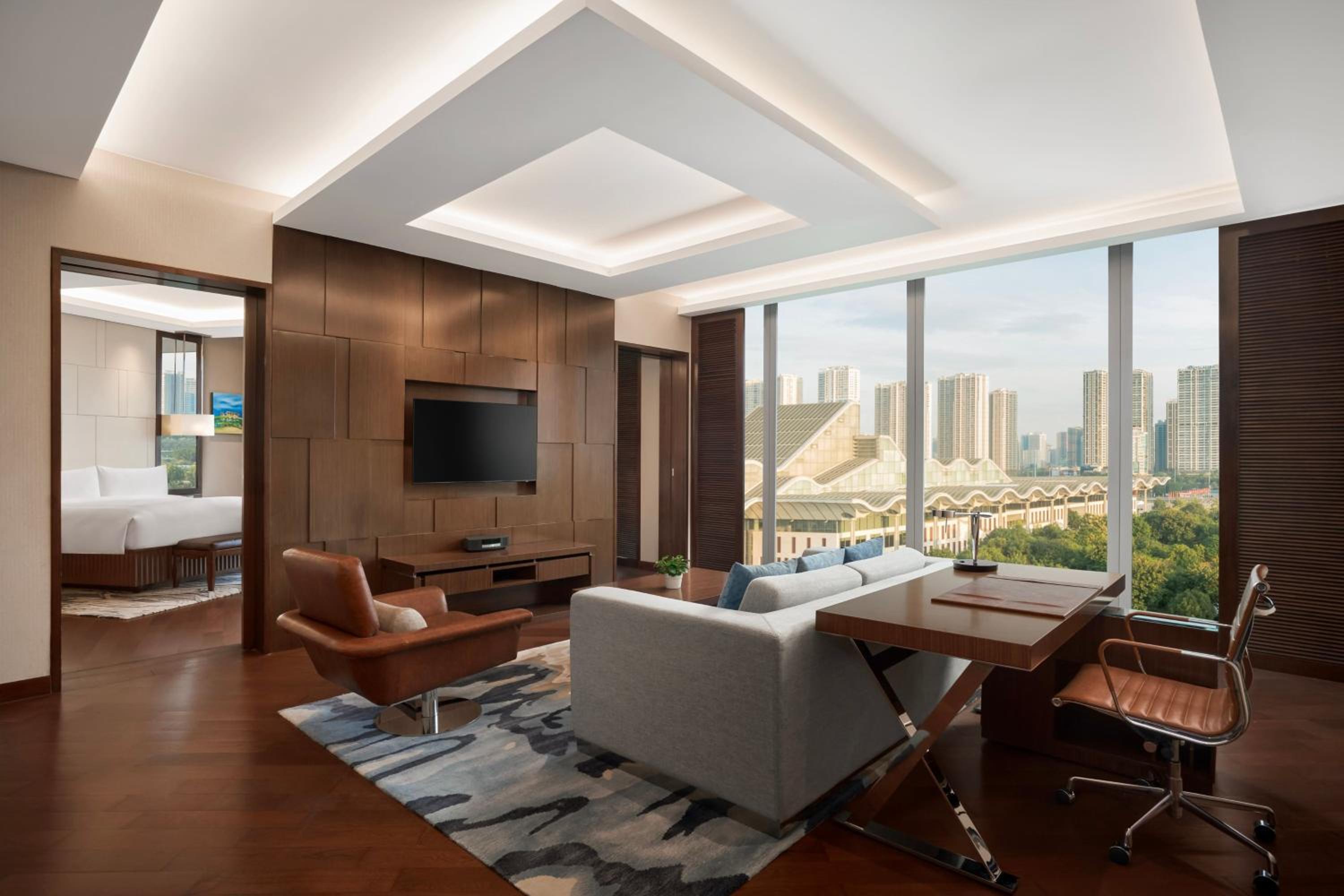 Executive Suite, Executive lounge access, 1 King, Lake View