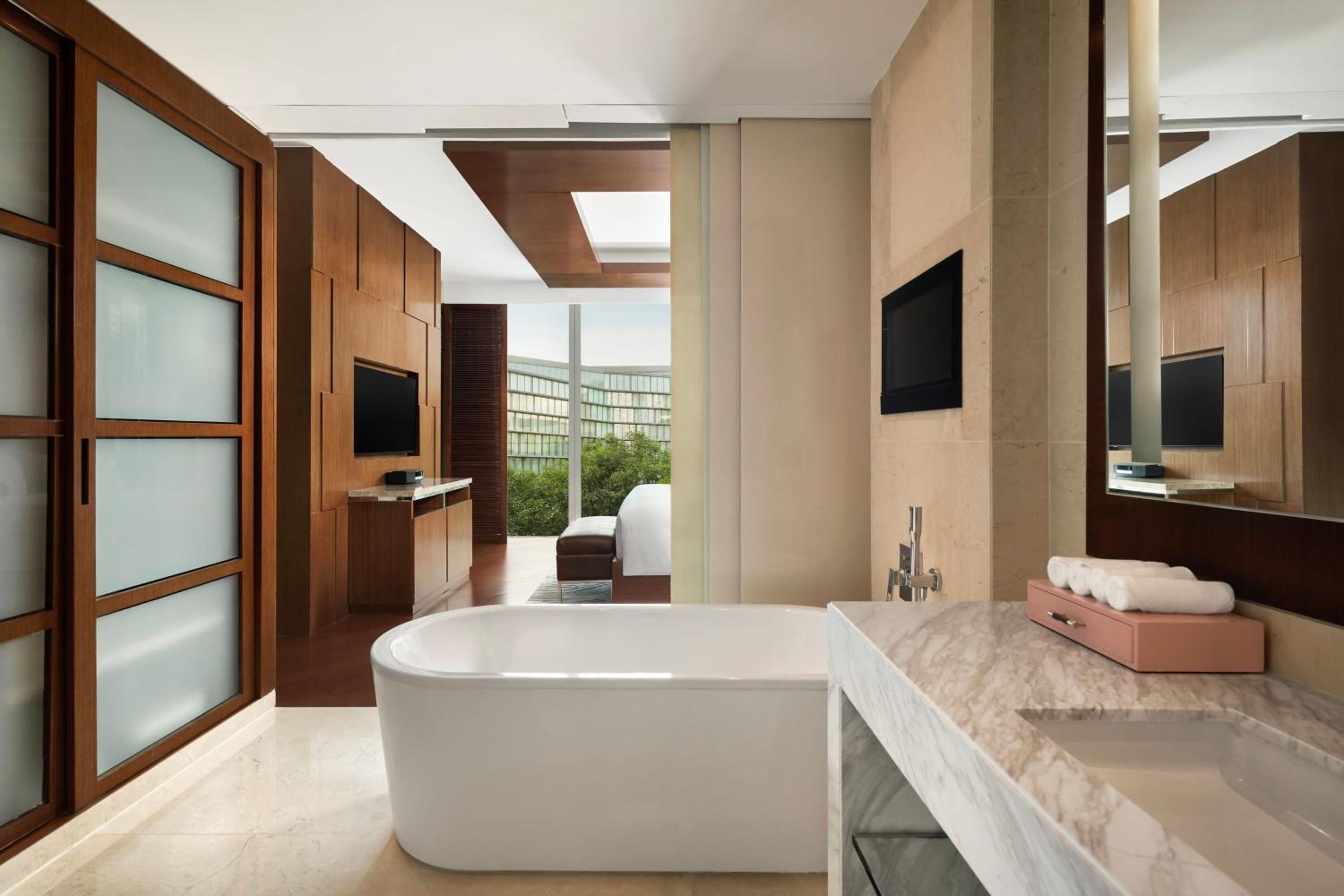 Deluxe Suite, Executive lounge access, 1 King