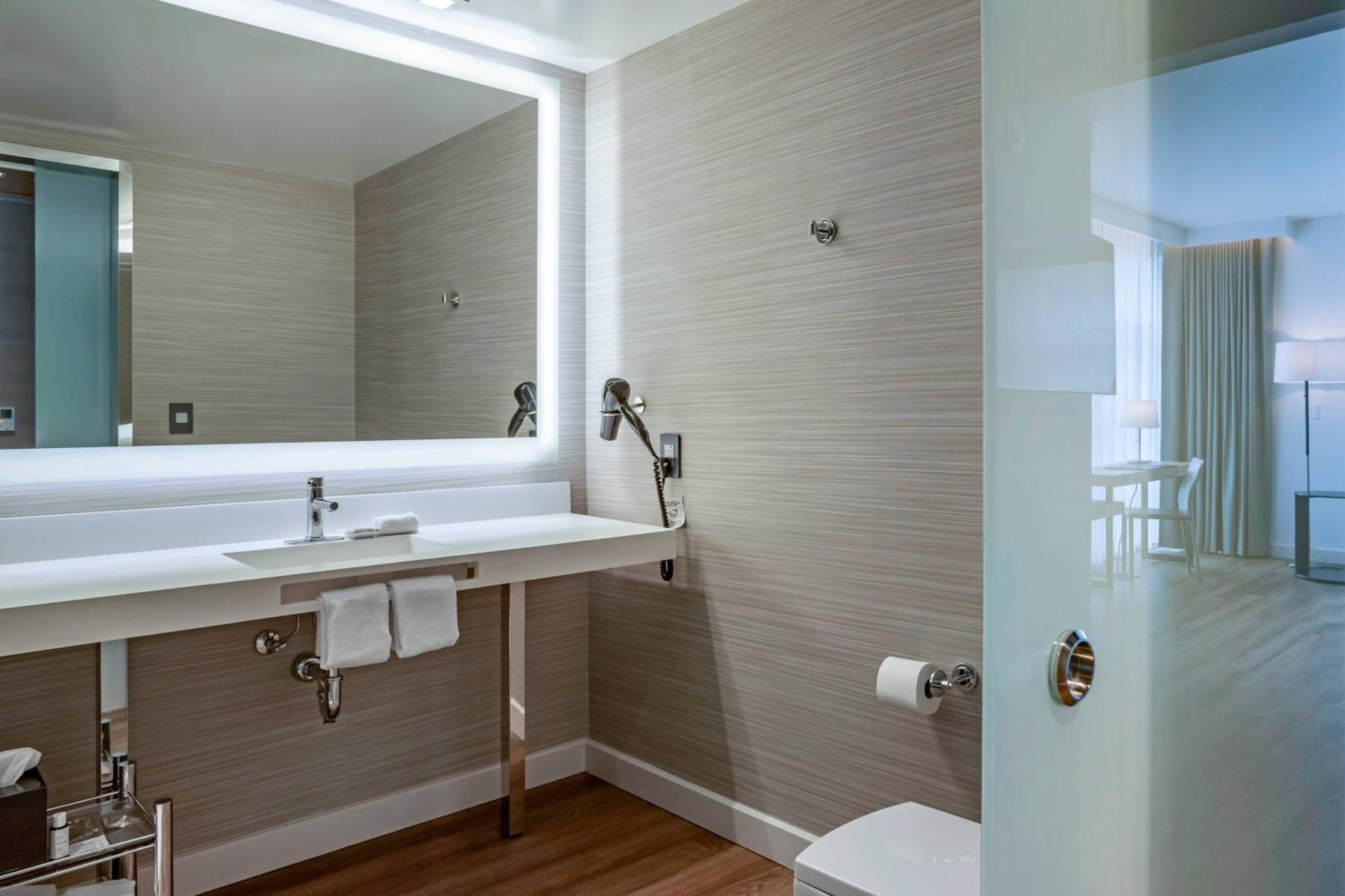 King Room - Hearing Accessible