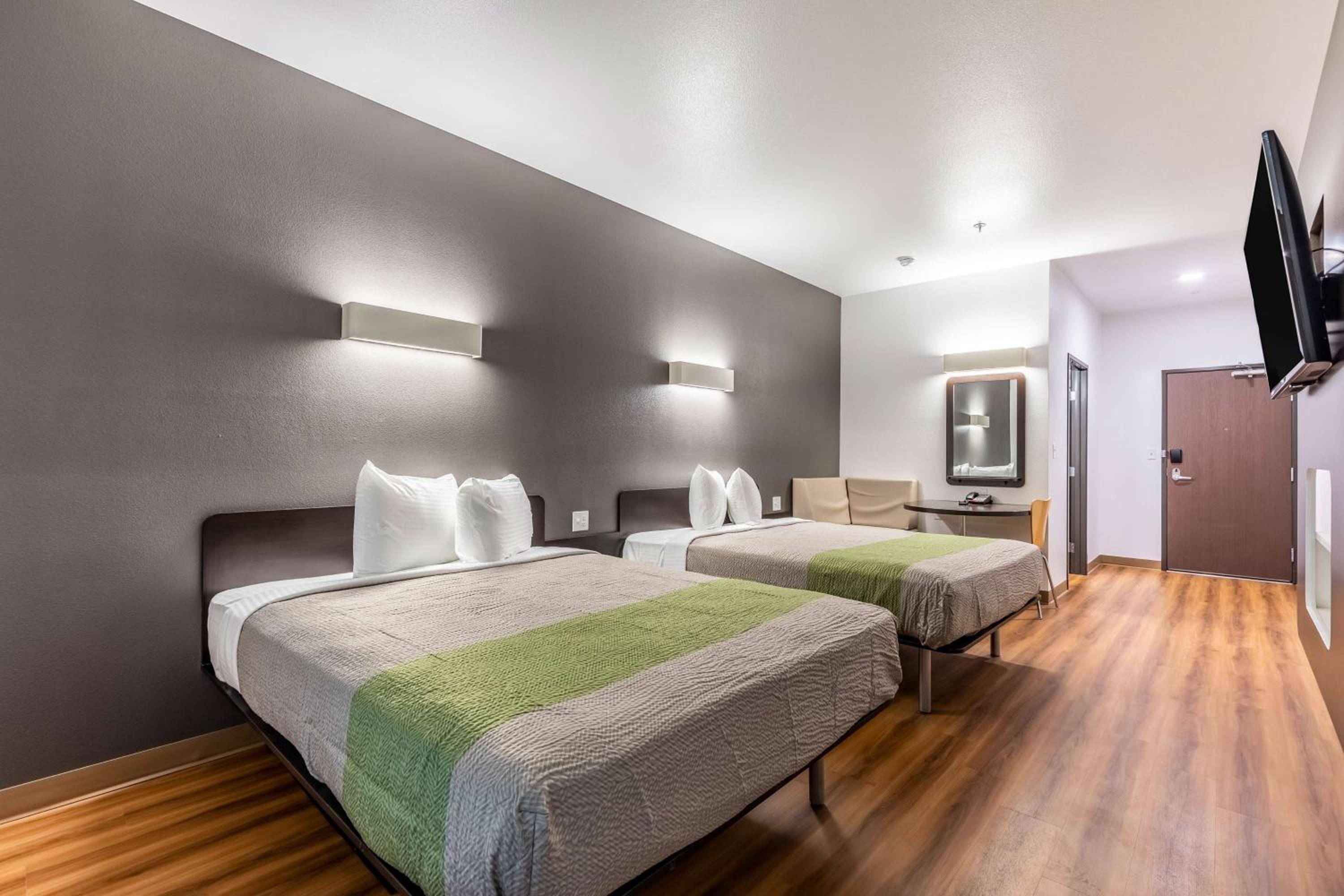 Deluxe Queen Room with Two Queen Beds - Non-Smoking