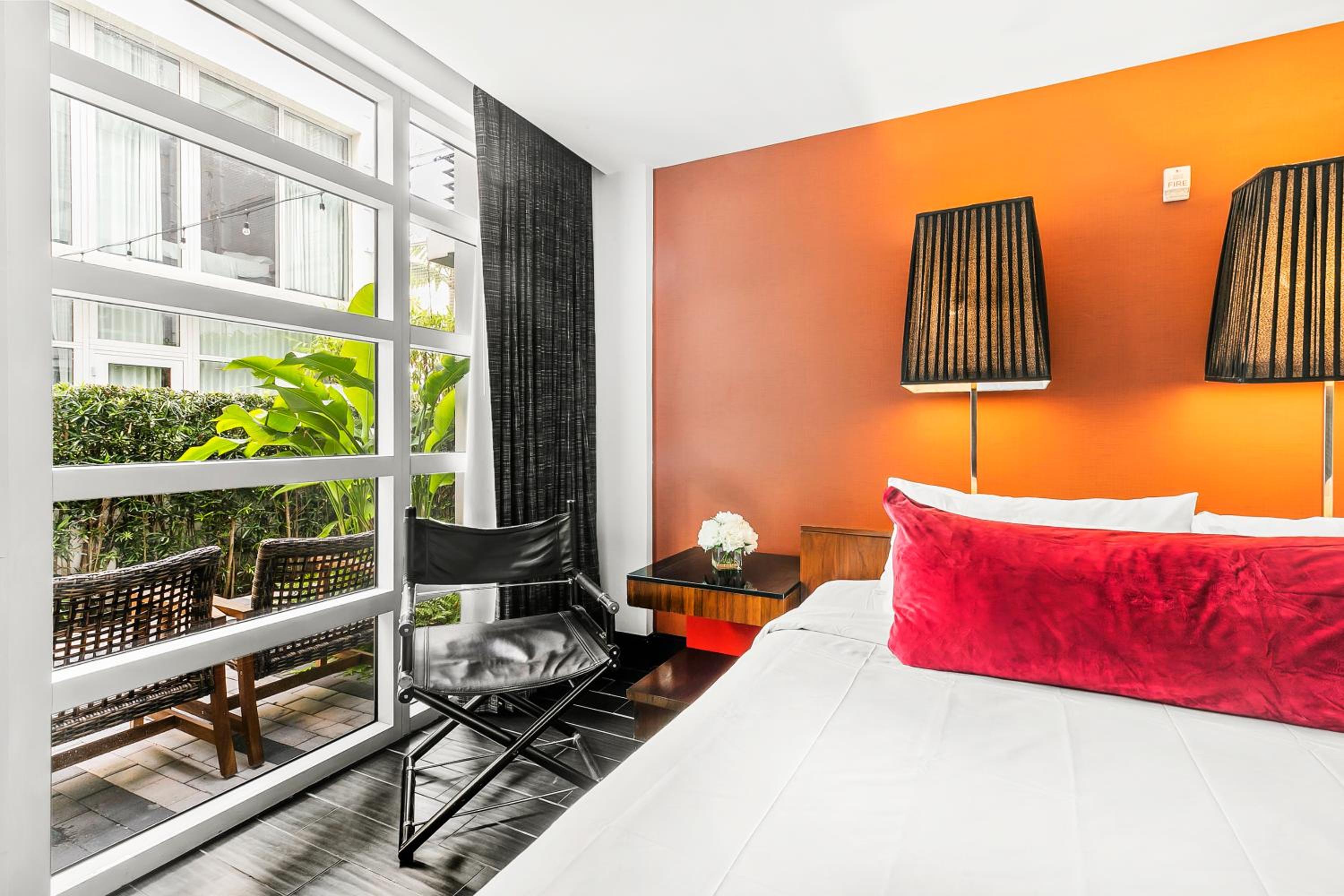 Deluxe King Room with Garden View