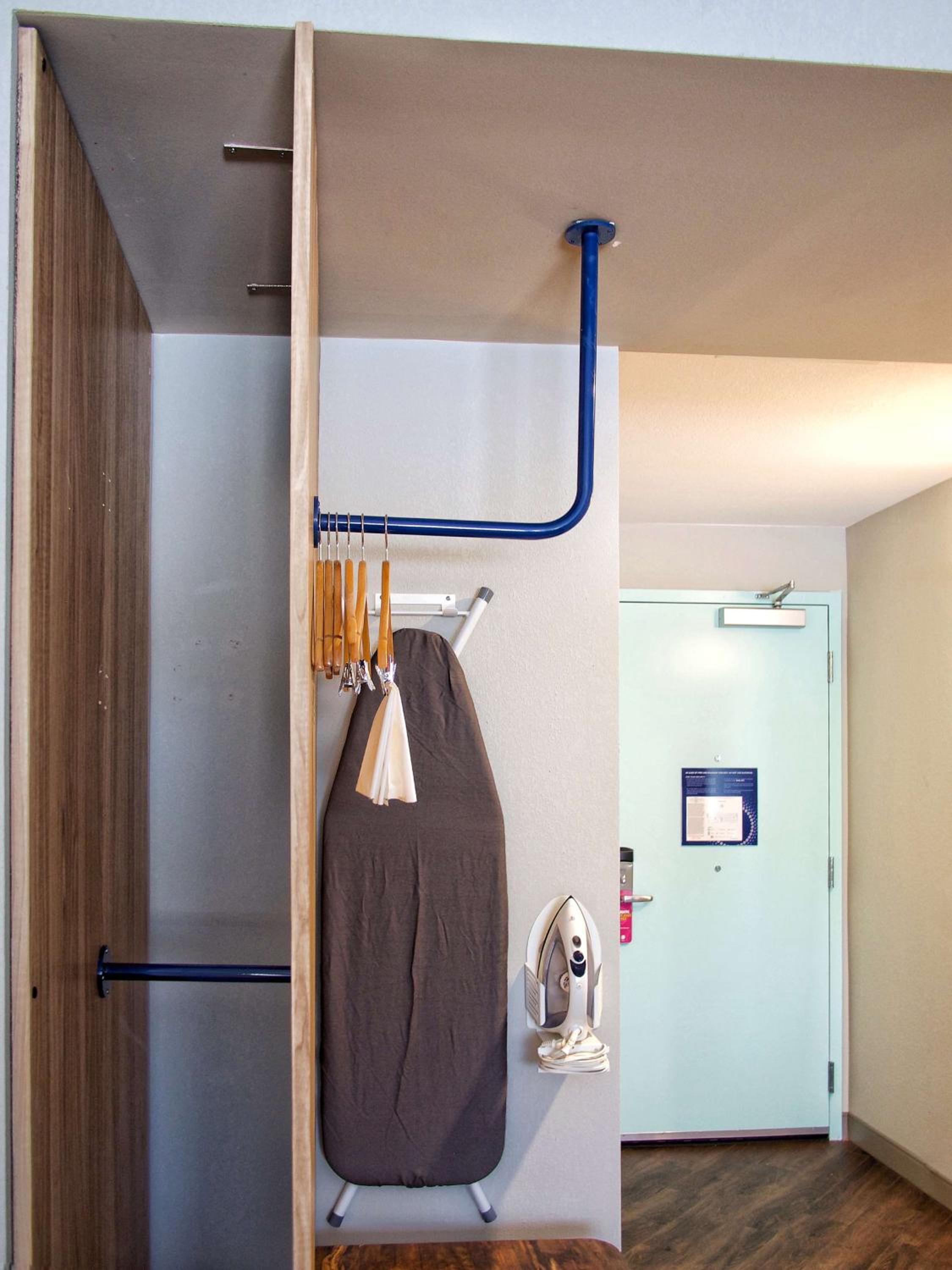 King Room with Accessible Tub - Mobility Access