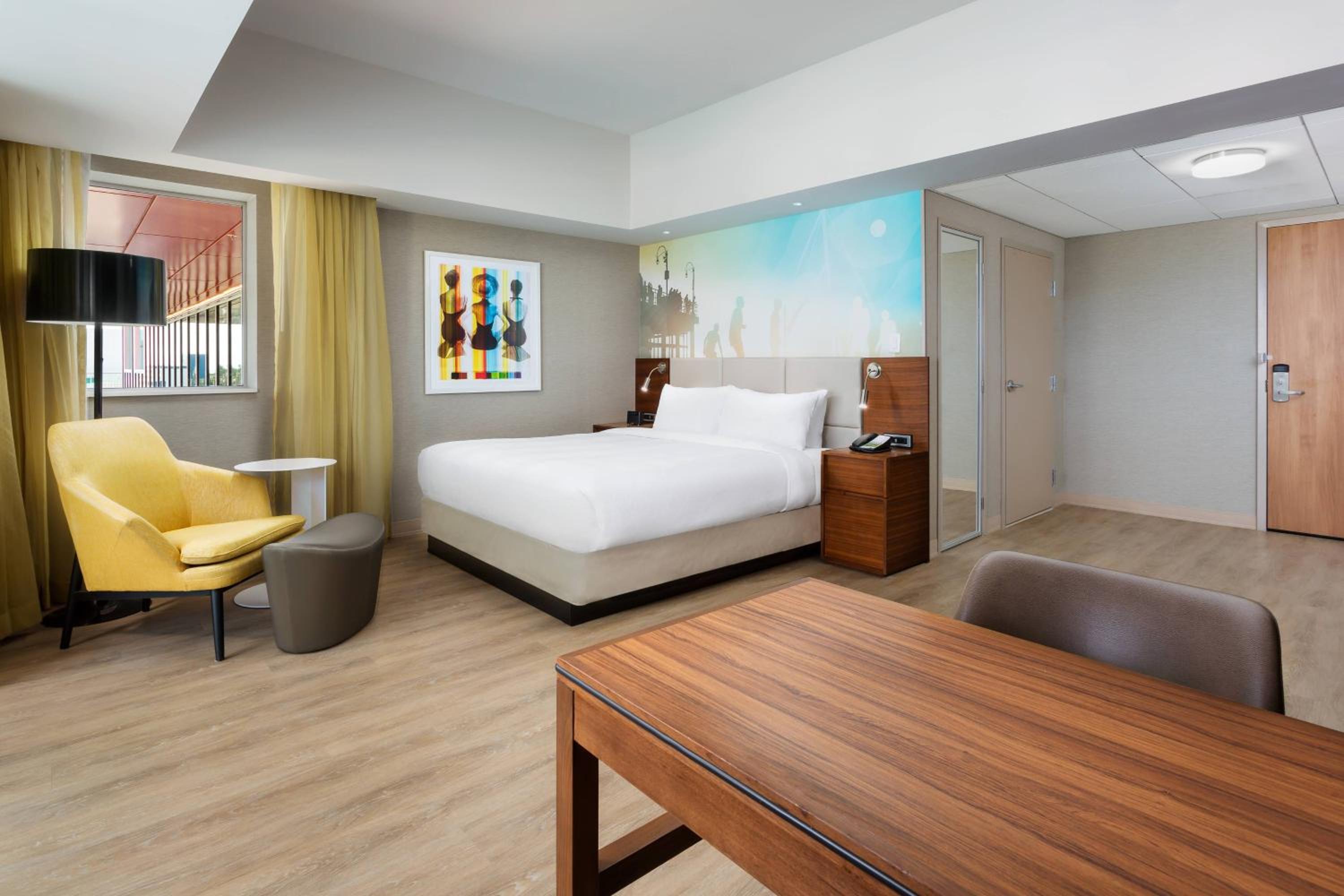 King Studio with Balcony - Mobility/Hearing Accessible with Roll-In Shower