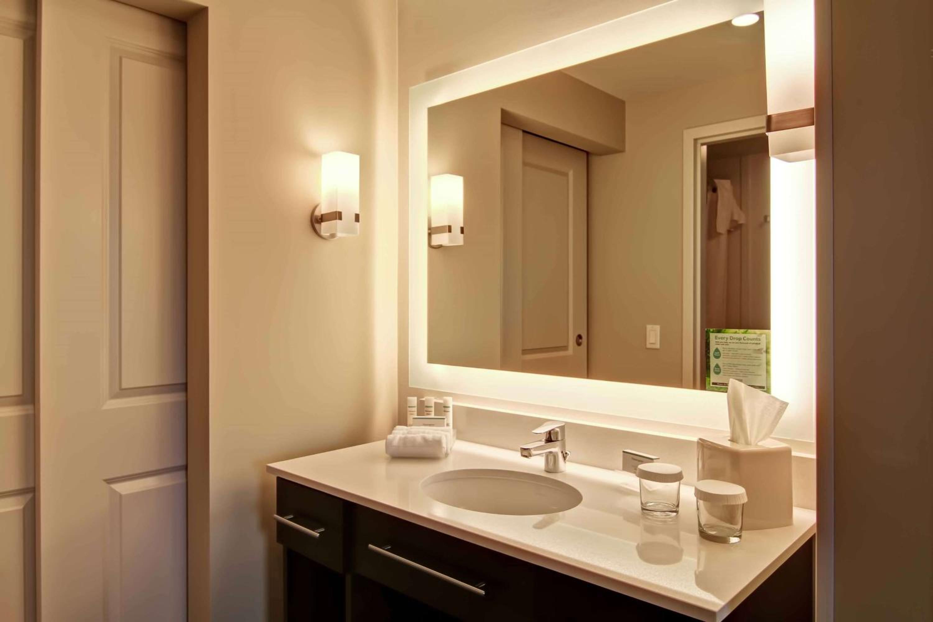 King Studio Suite - Hearing Access/Non-Smoking
