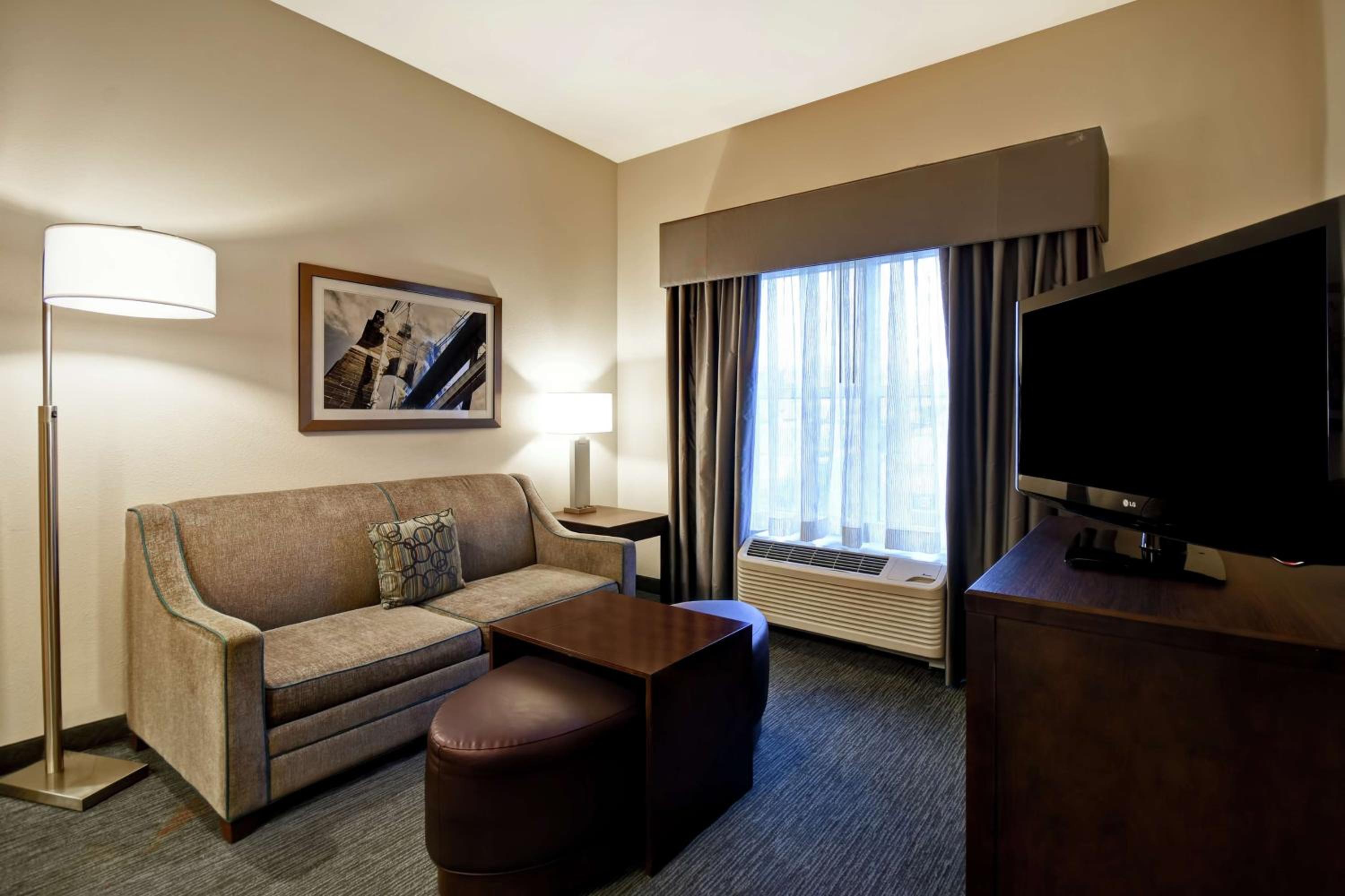 One-Bedroom King Suite - Non-Smoking