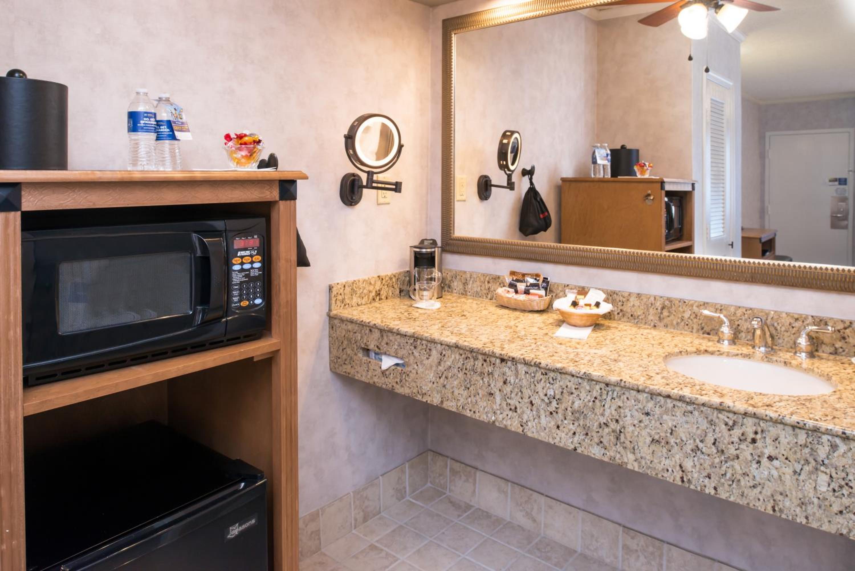 Double Room with Two Double Beds - Non-Smoking