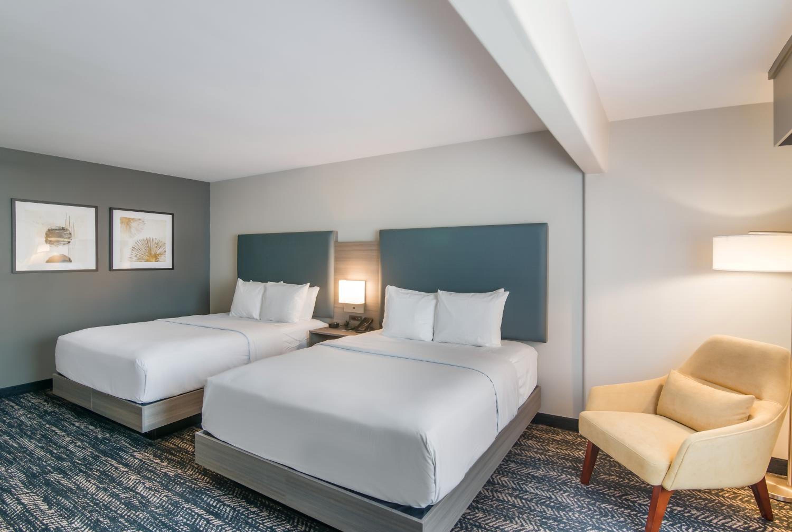 Queen Room With Two Queen Beds - Hearing Accessible/Non Smoking