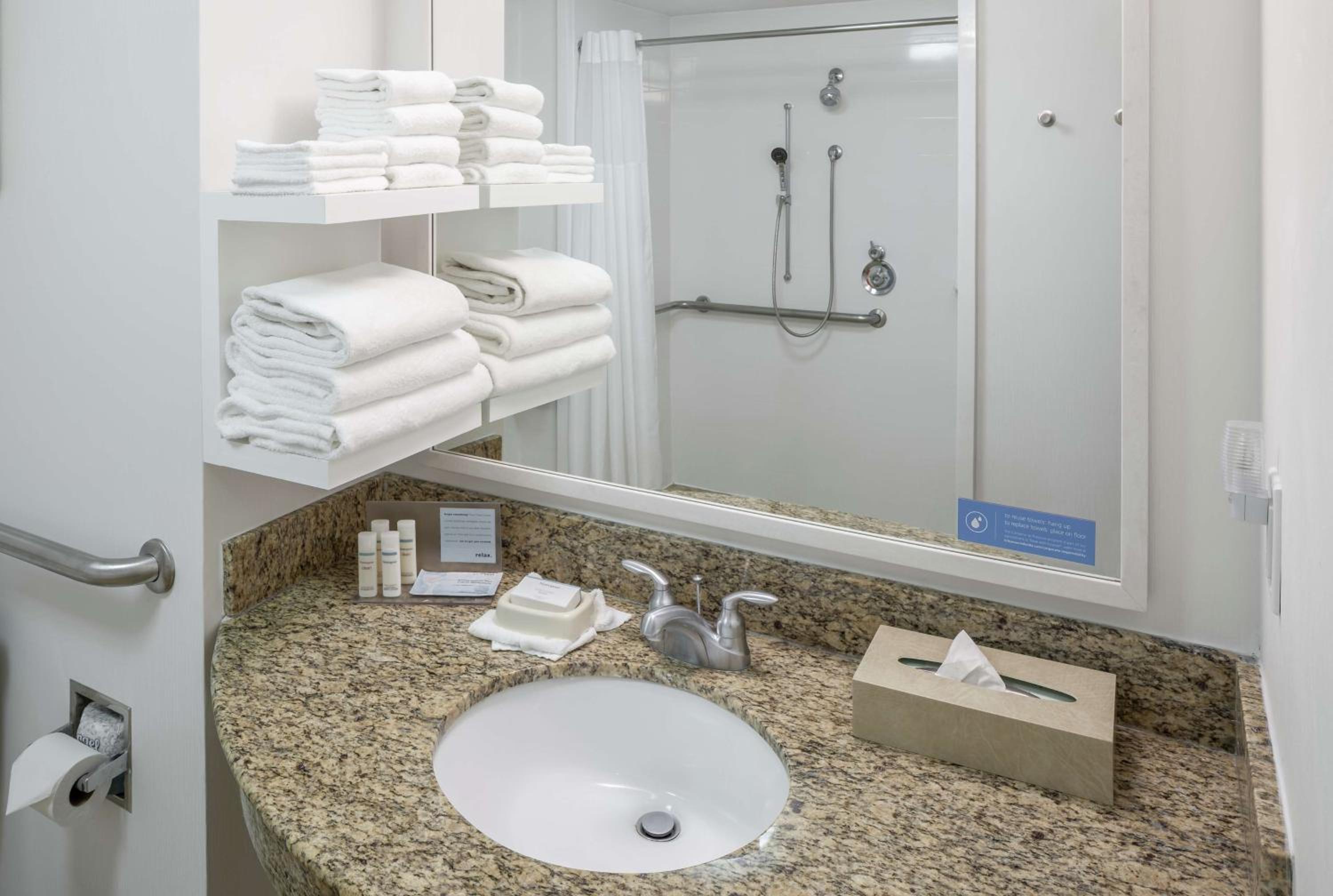 Deluxe King Room - Non-Smoking