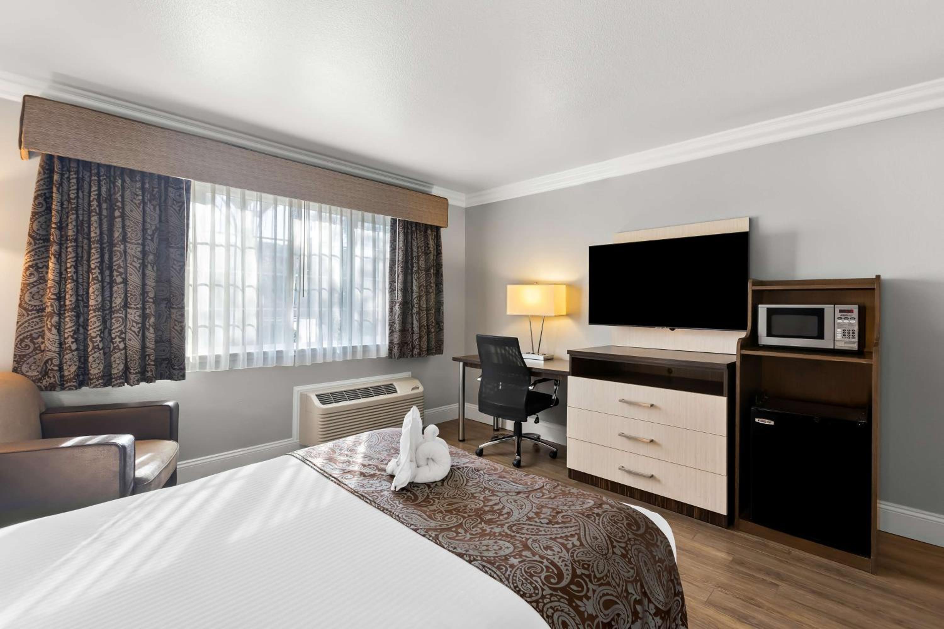 Queen Room - Disability Access - Non Smoking