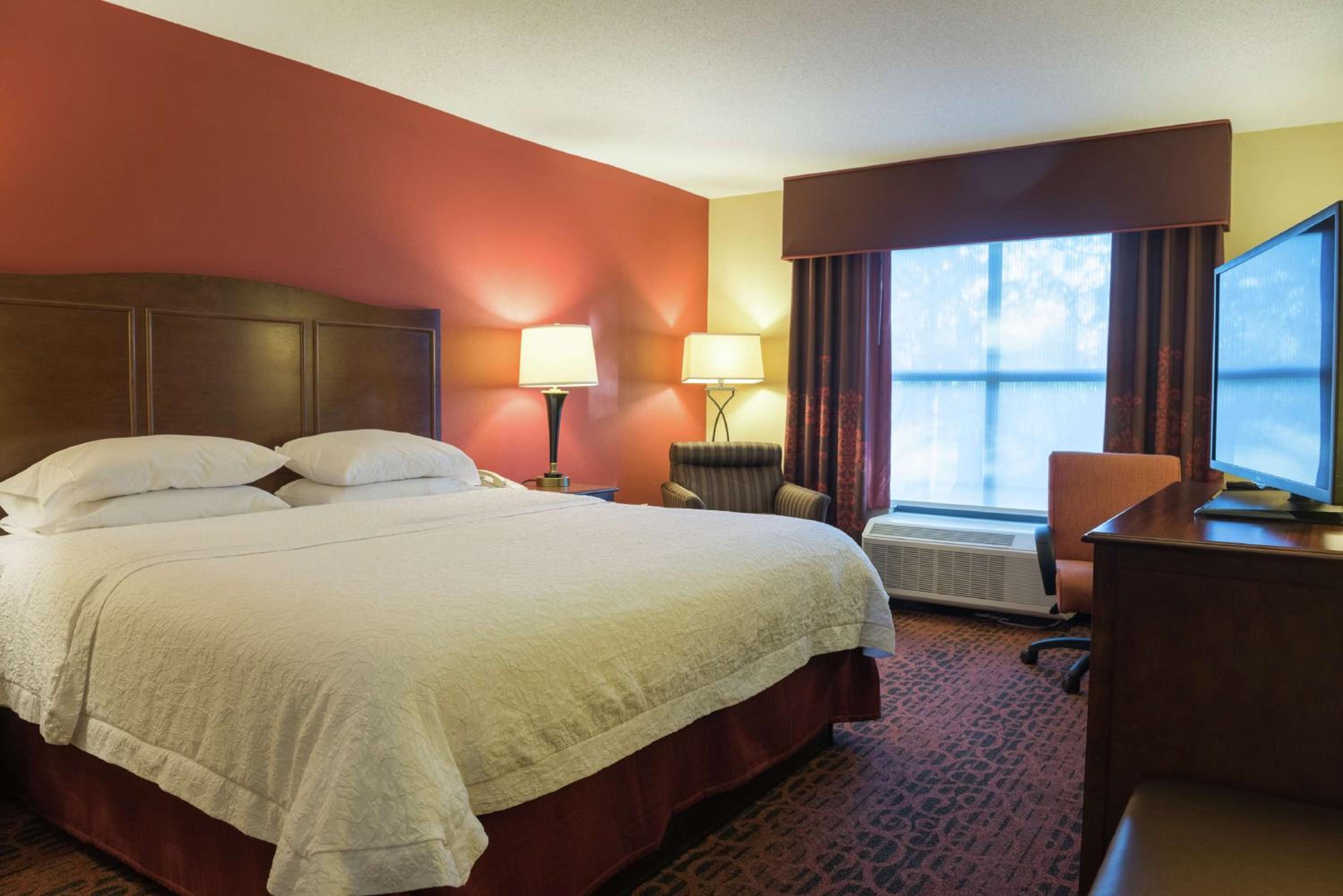 King Room with Accessible Tub - Mobility and Hearing Access/Non-Smoking