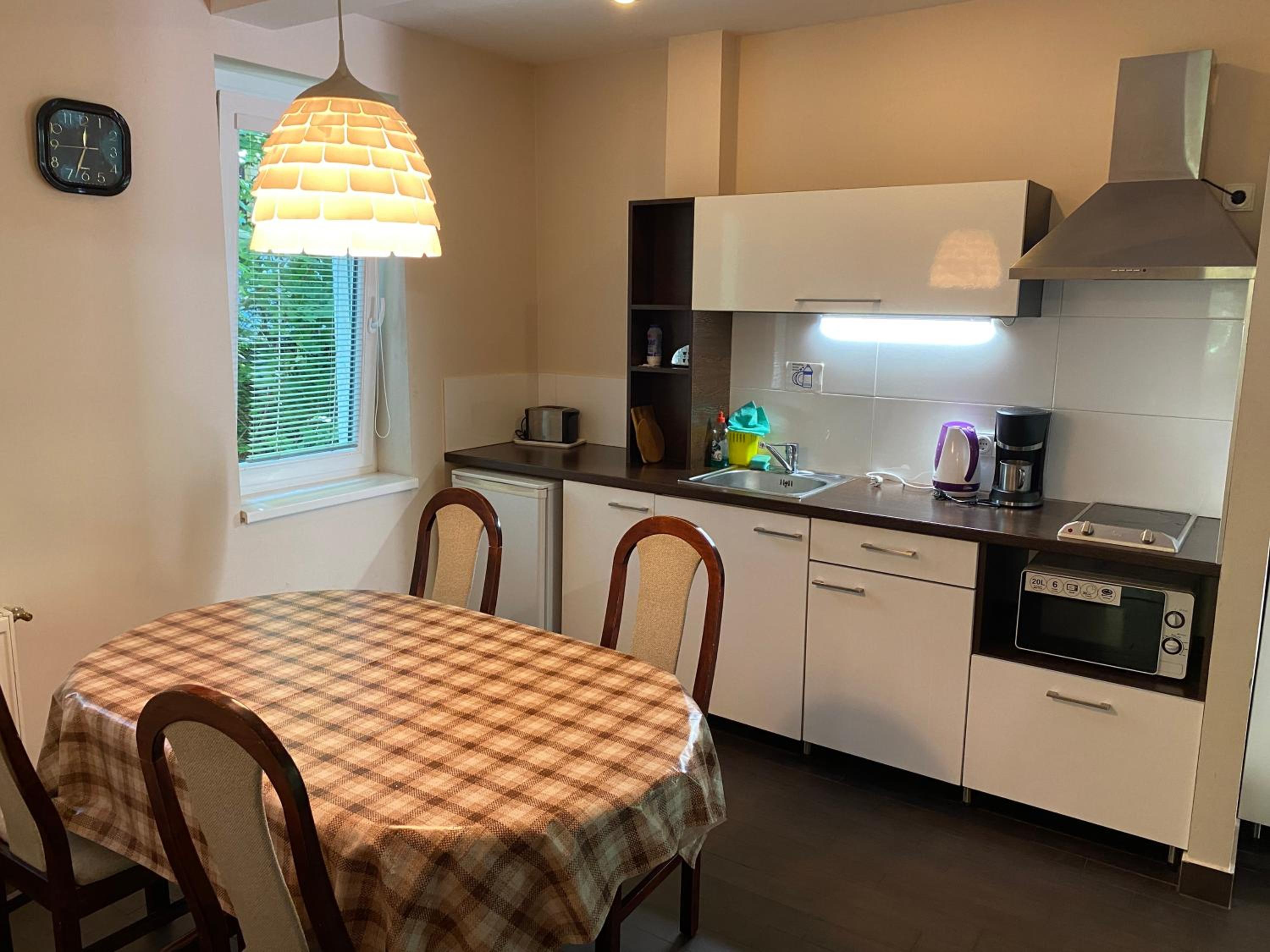 Budget Family Apartment - Annex (5 adults)