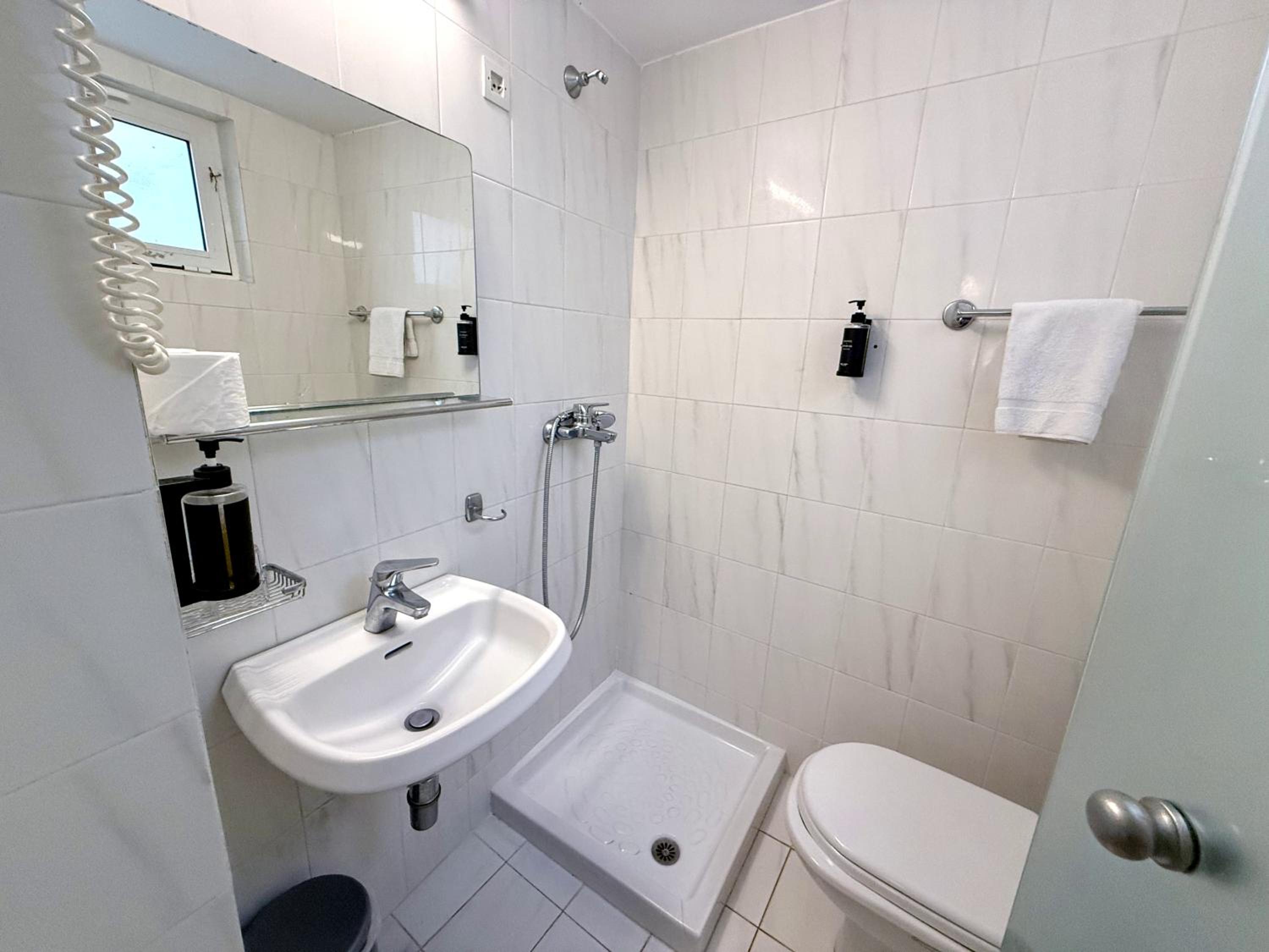 Internal Room with Window (no view)