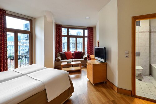 Family Room (3 Adults + 1 Child) в Le Palace