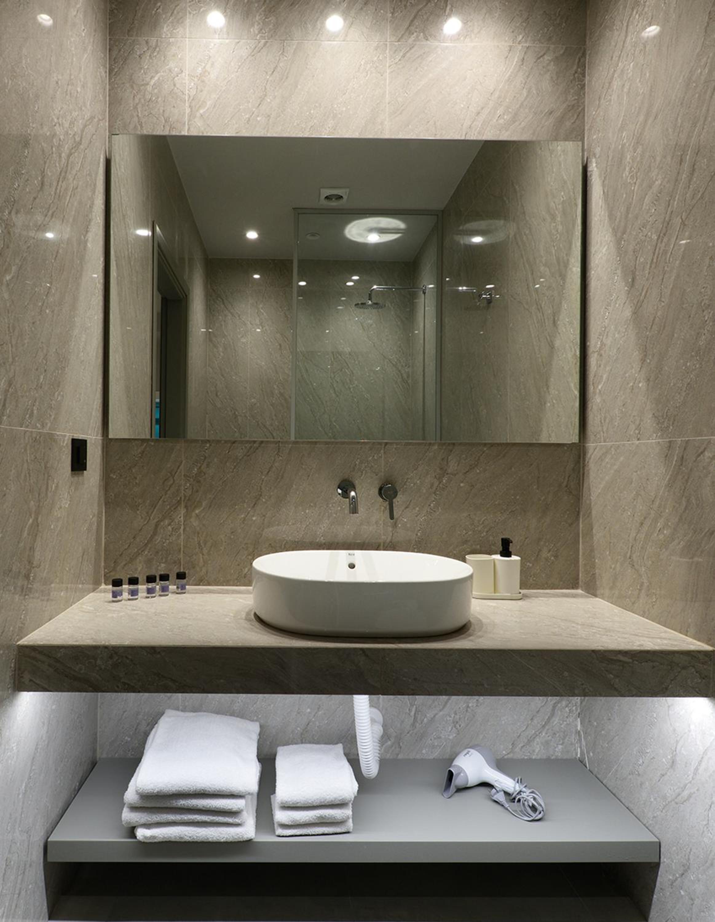 Family Room (3 Adults + 1 Child)