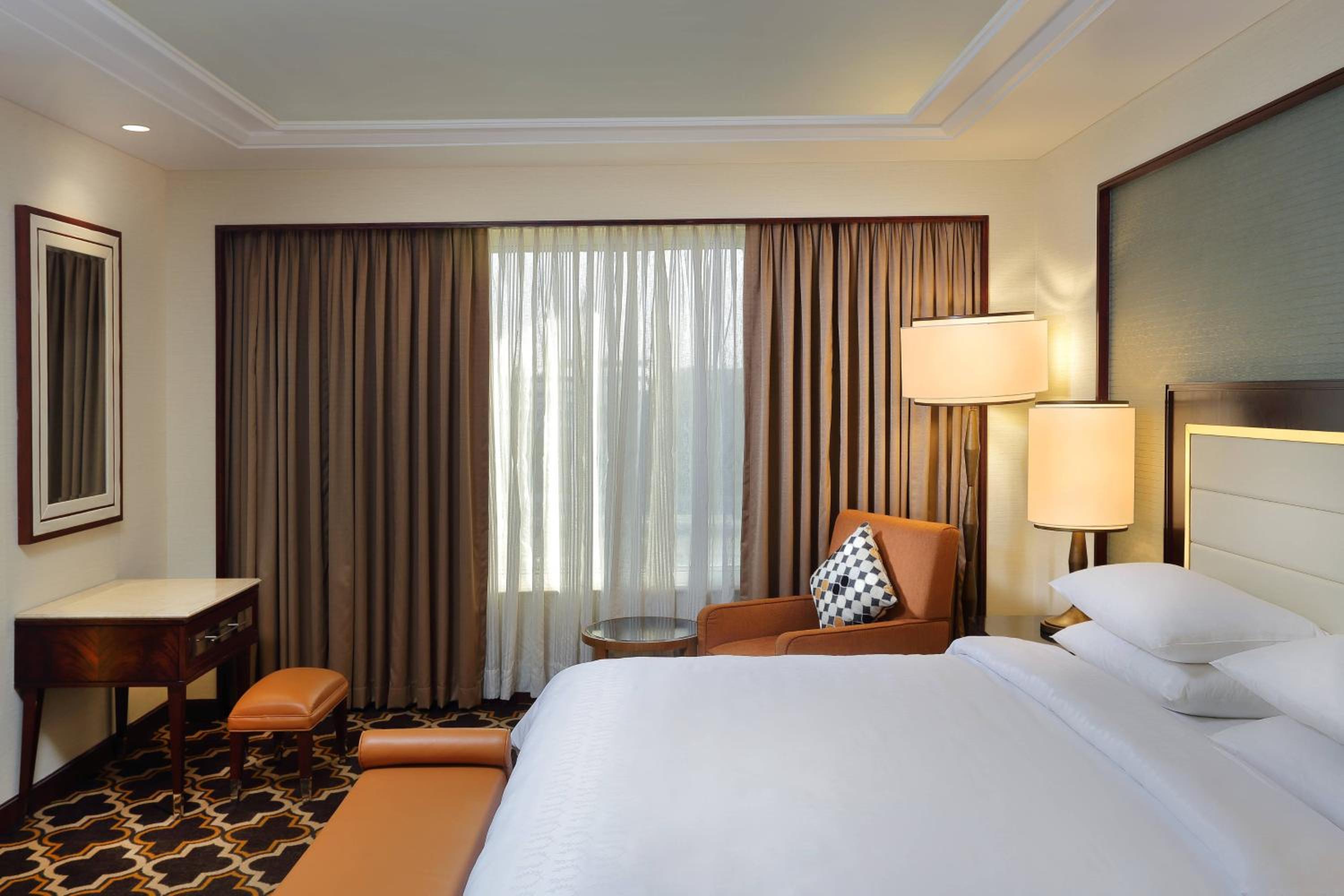 Executive King Suite Room with Lounge Access - Complimentary IMFL from 6pm to 8pm