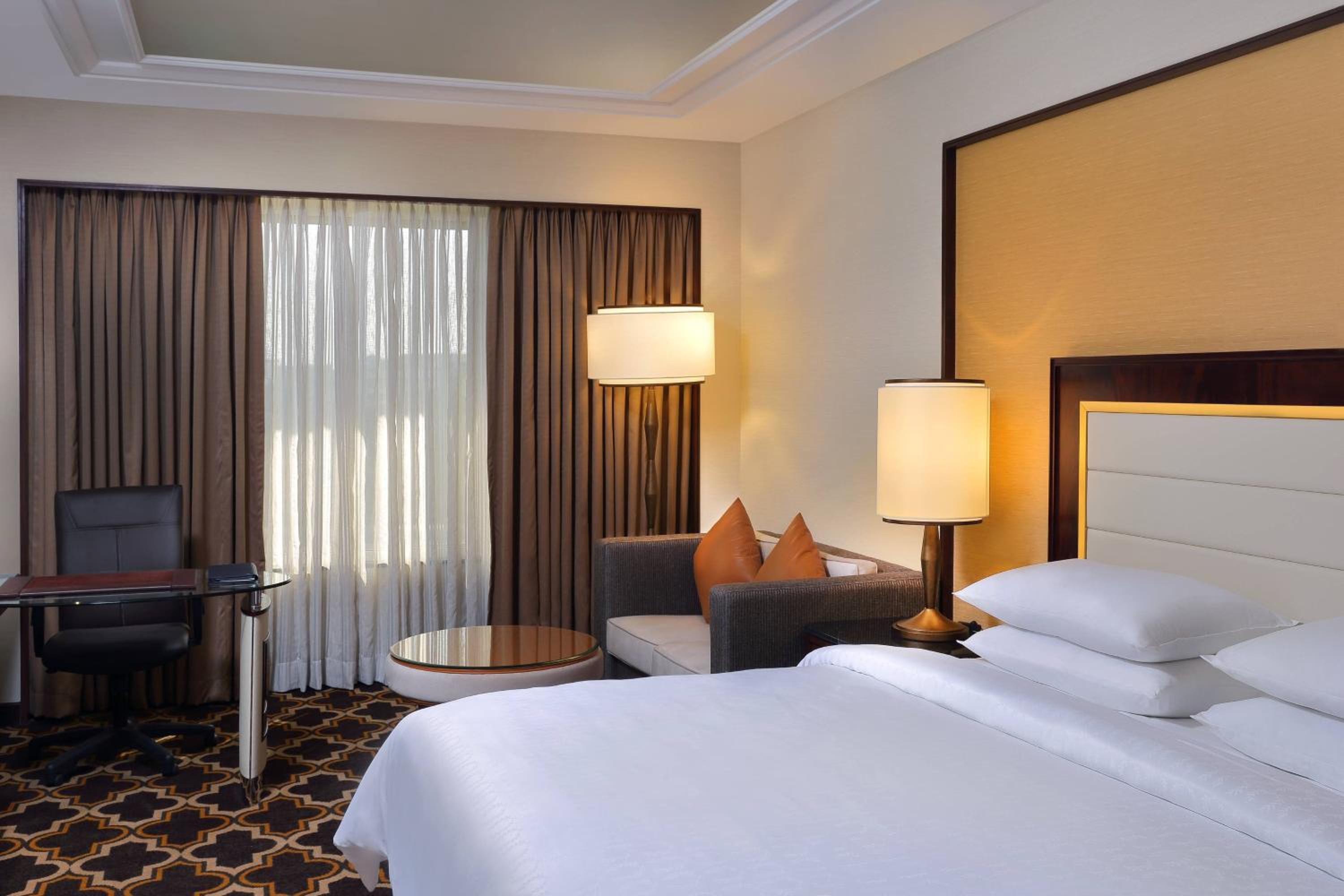 Club King Room with Lounge Access - Complimentary IMFL from 6pm to 8pm