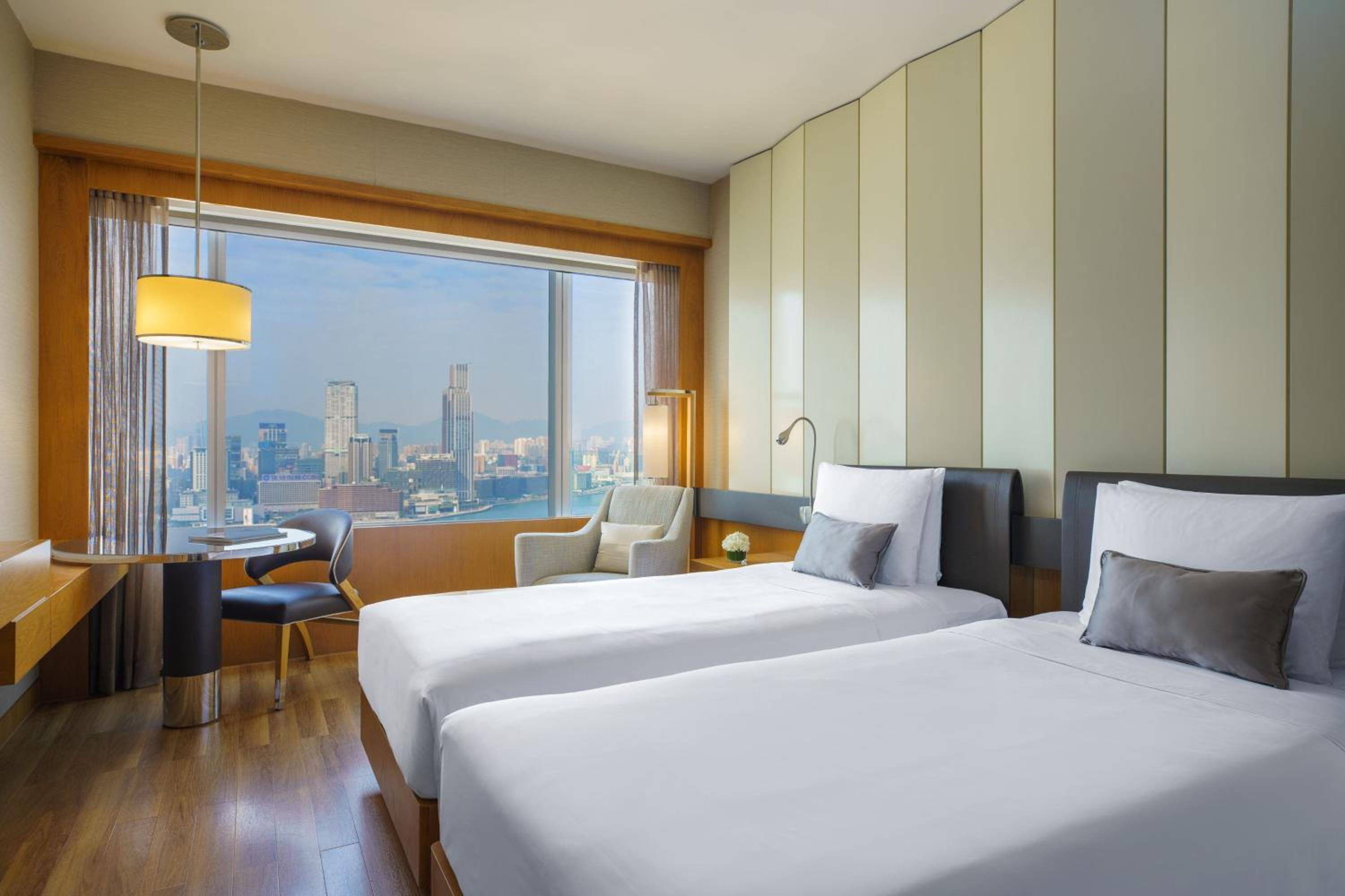 Club Twin Room with Harbor View and Executive Lounge Access