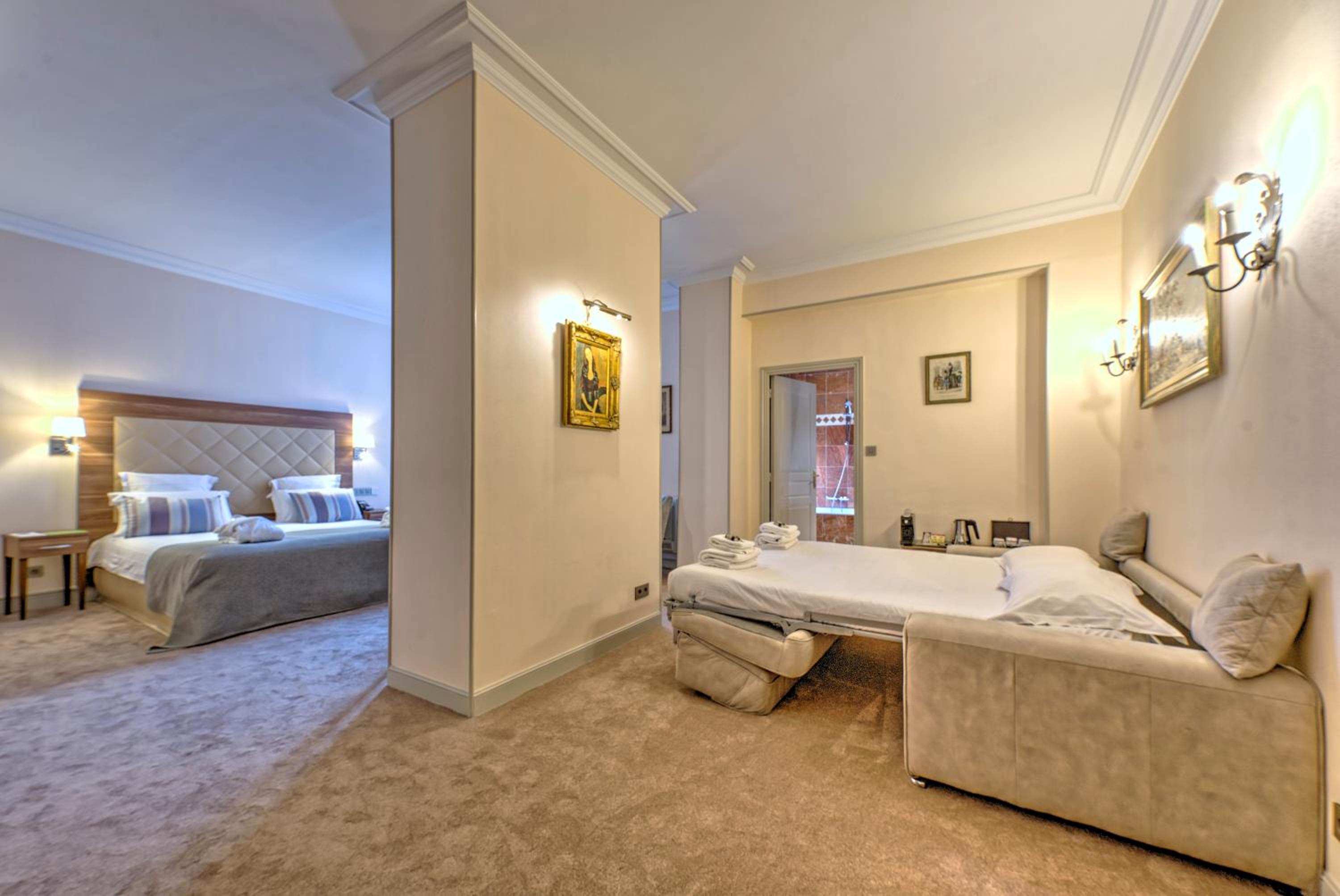 Junior Suite with City View