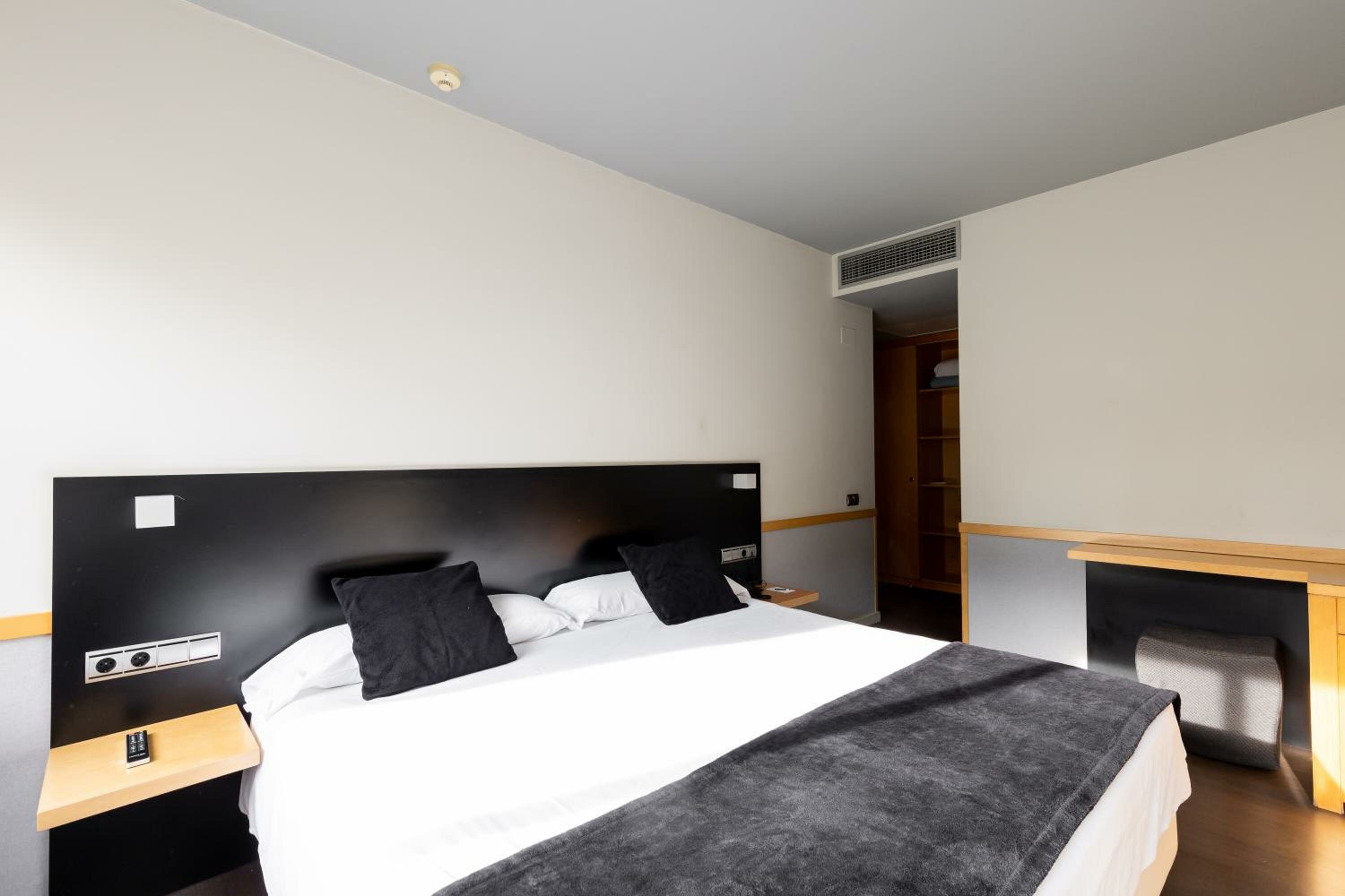 Double or Twin Room with Terrace