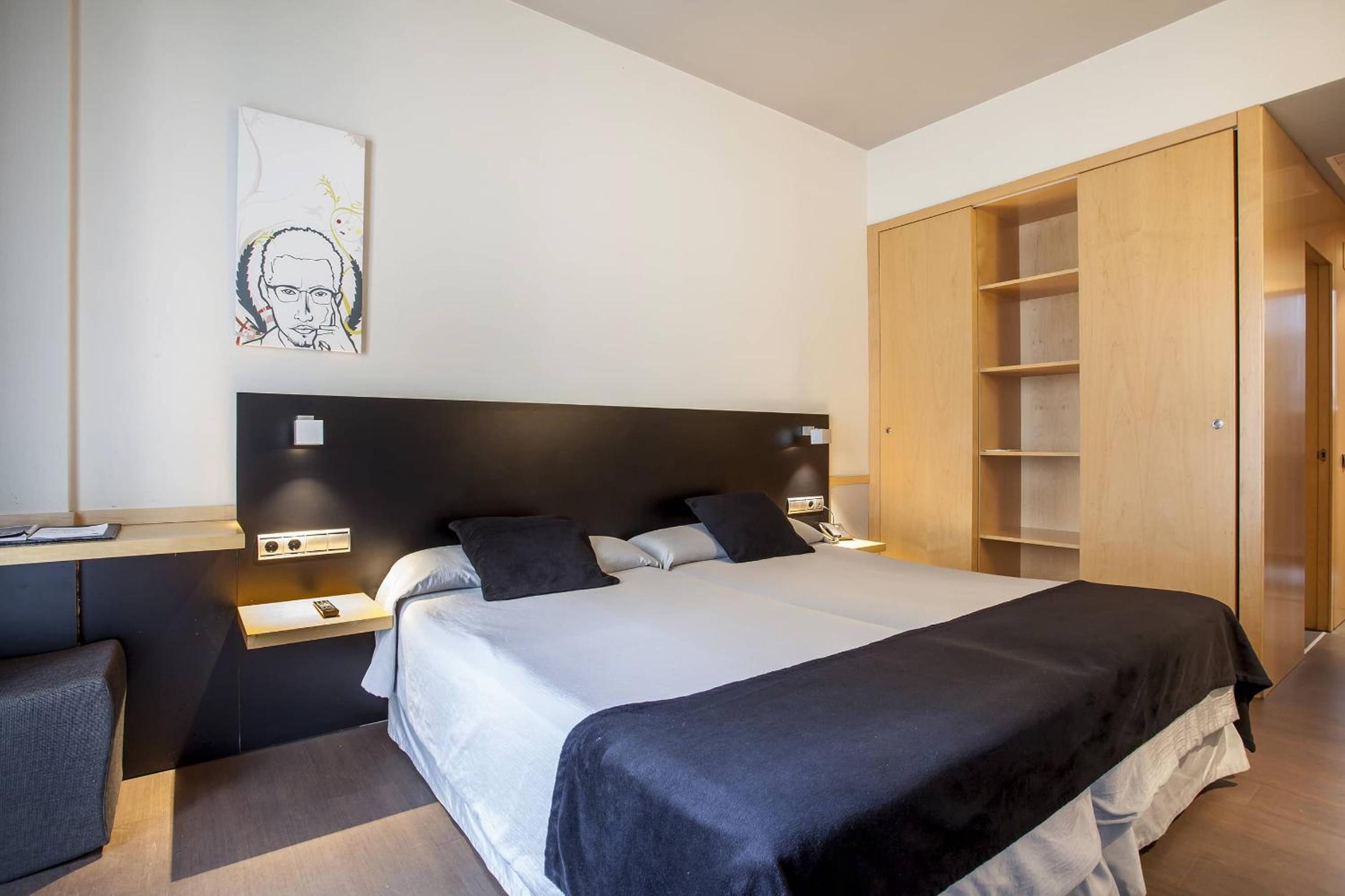 Double or Twin Room (1-2 Adults)