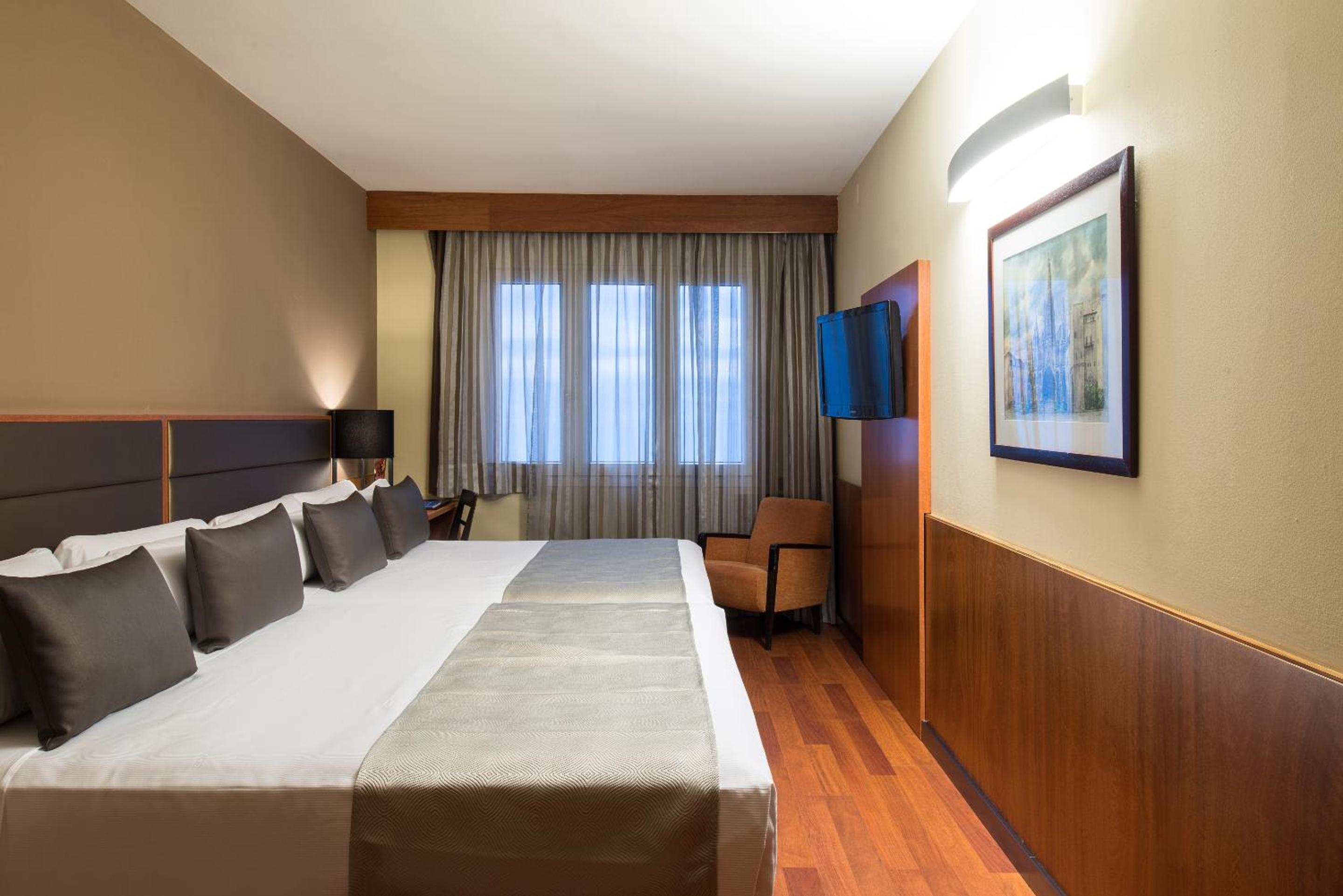 Family Room (2 Adults + 2 Children)