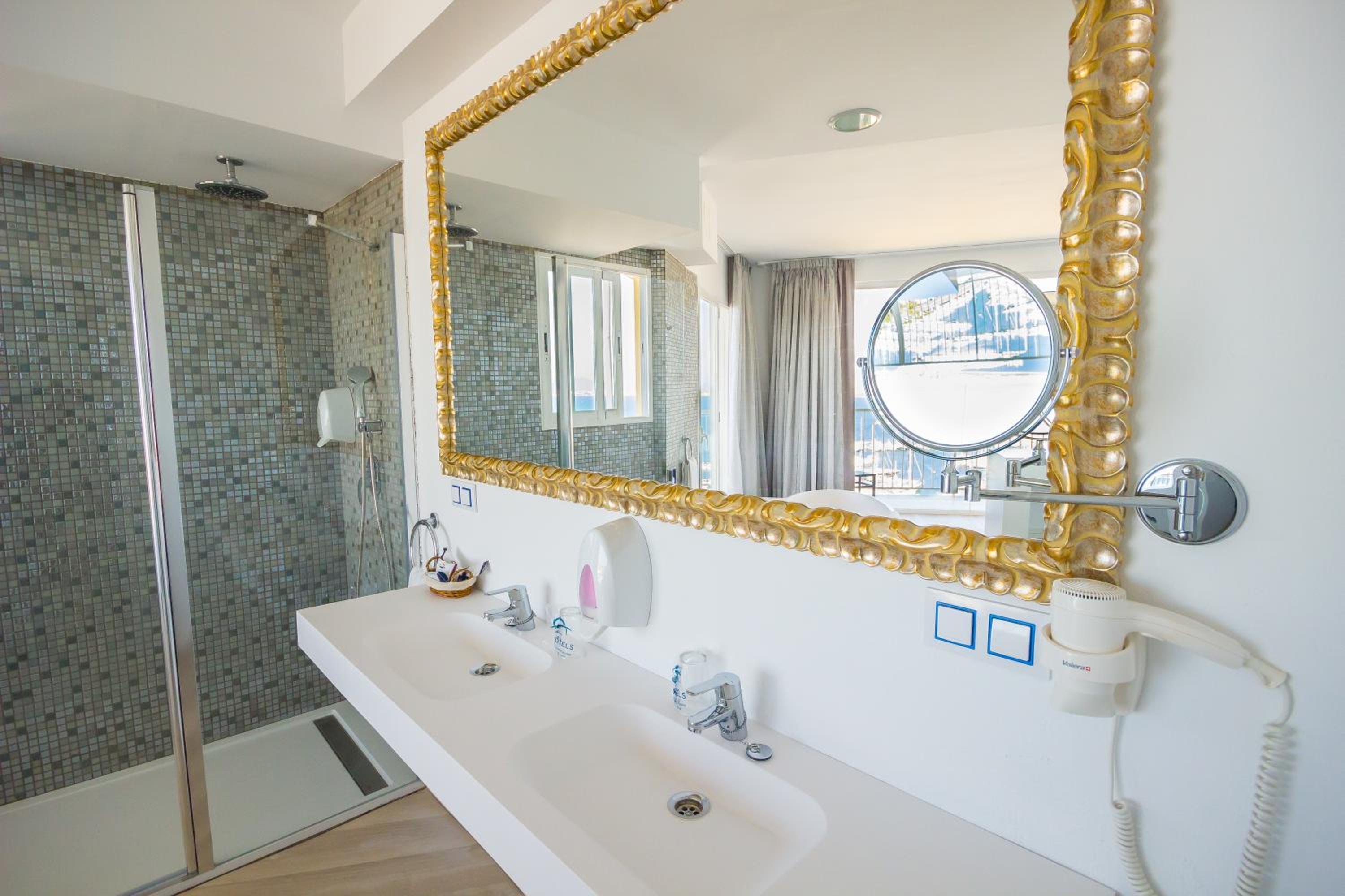 Deluxe Suite with Sea View