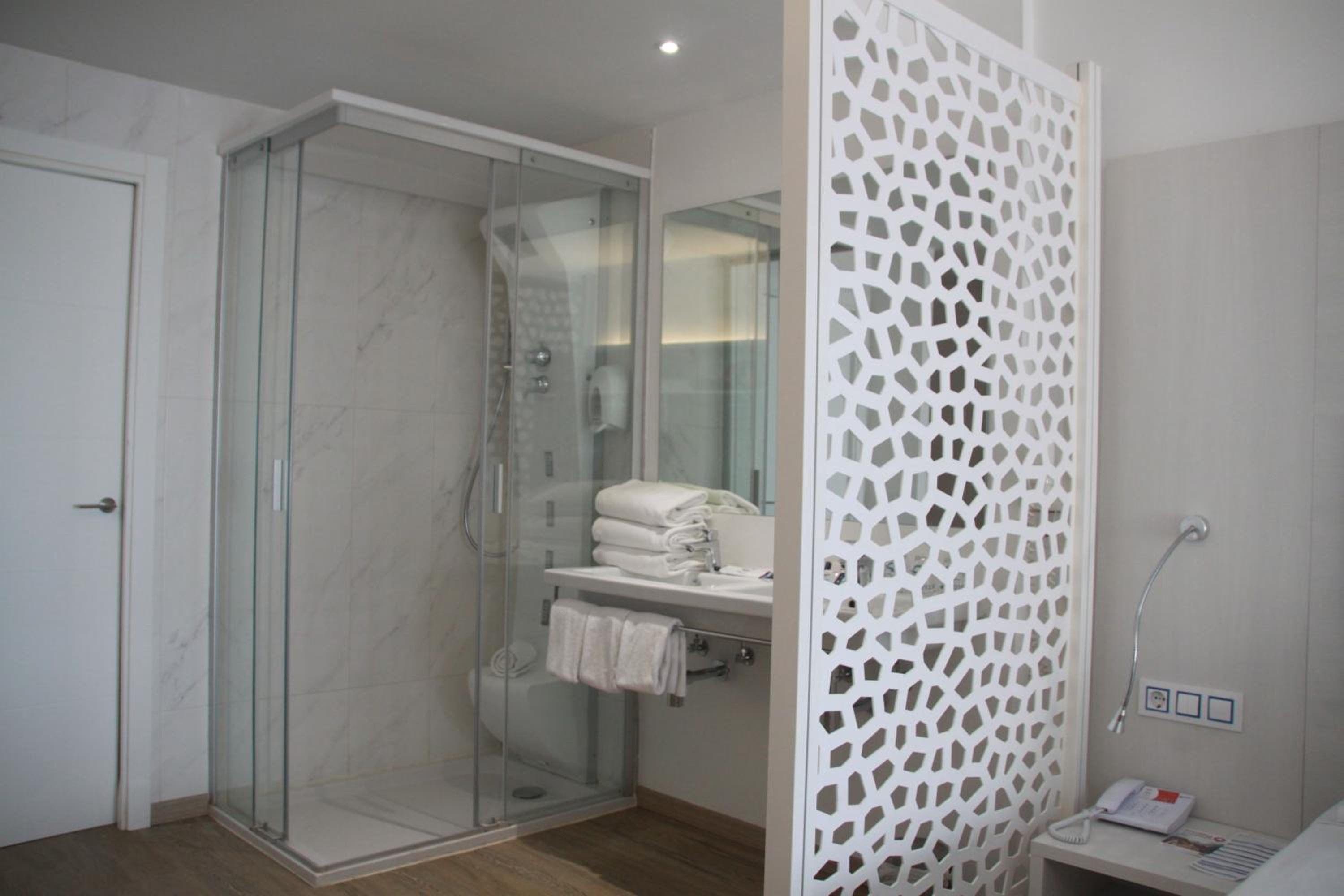 Deluxe Double Room with Shower