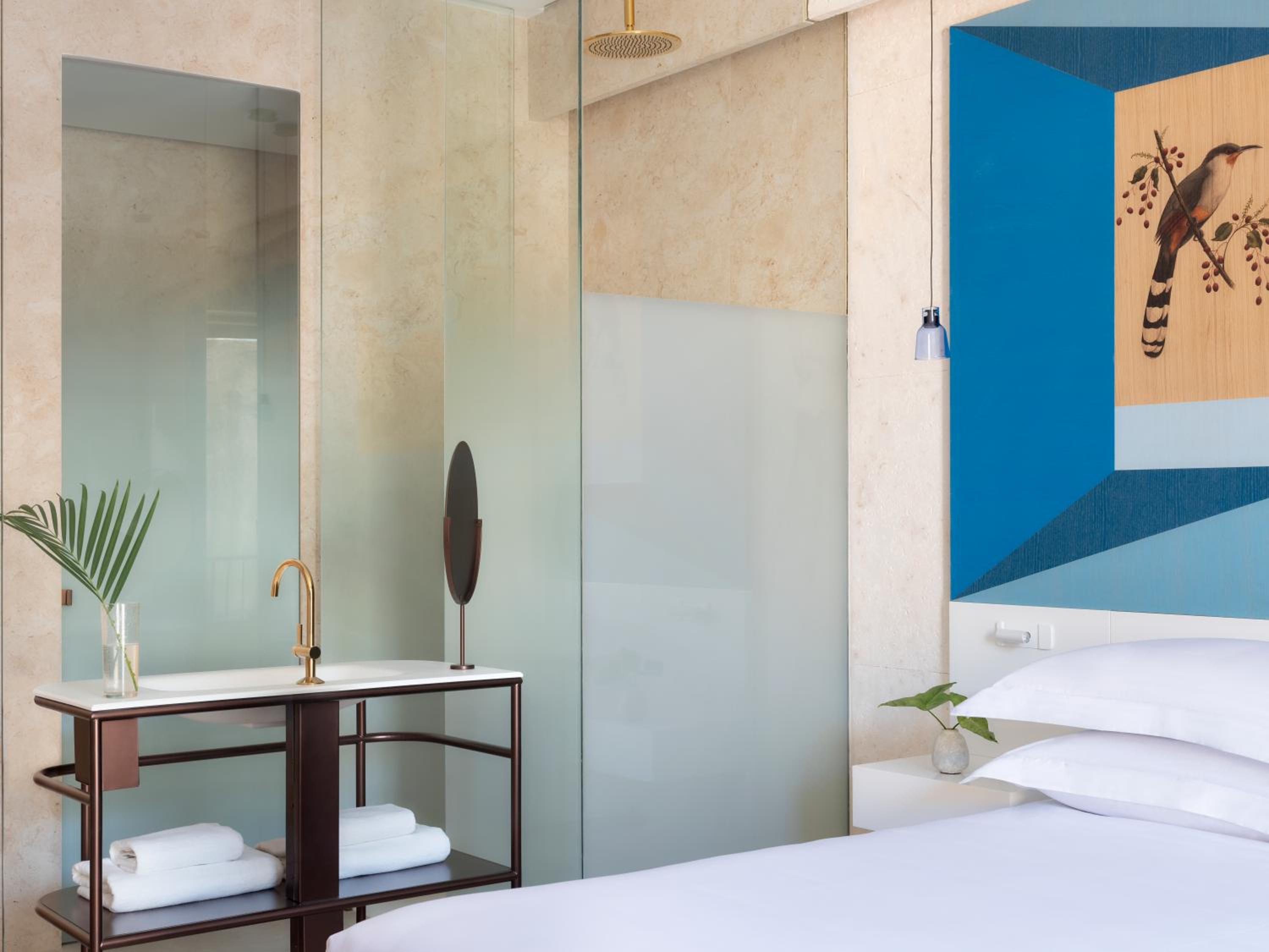 Essential Twin Room with Balcony