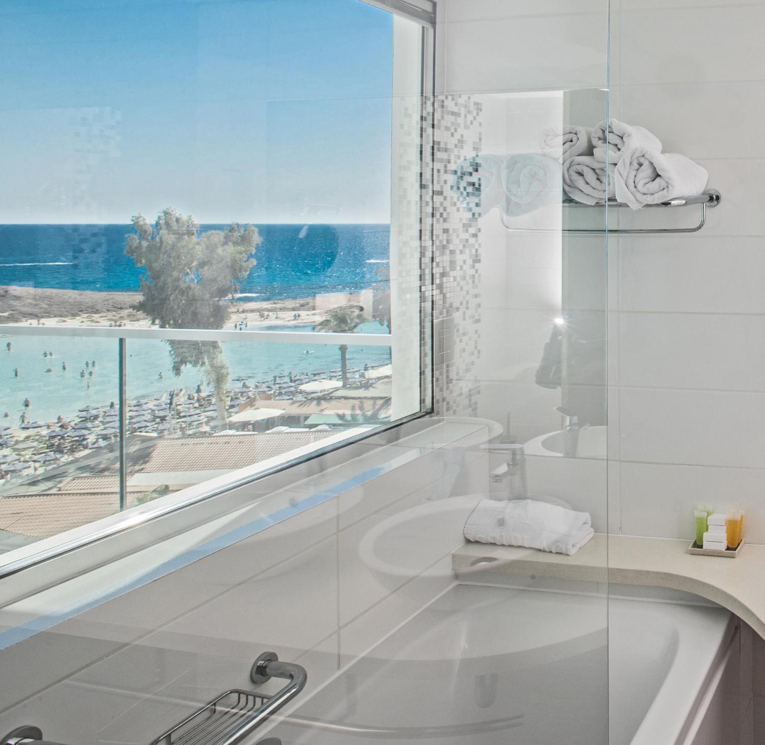 Deluxe Suite with Sea View
