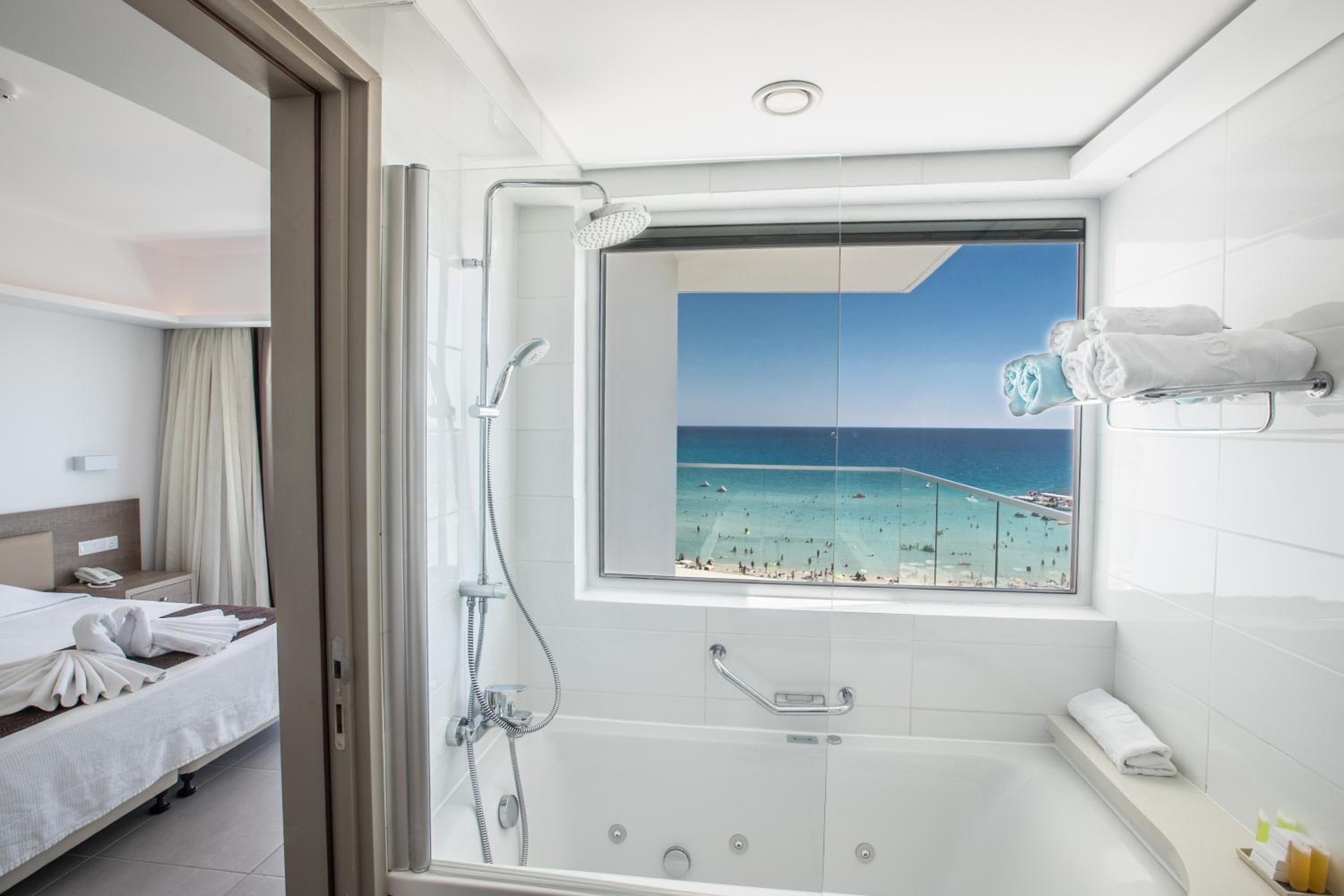 Deluxe Suite with Sea View
