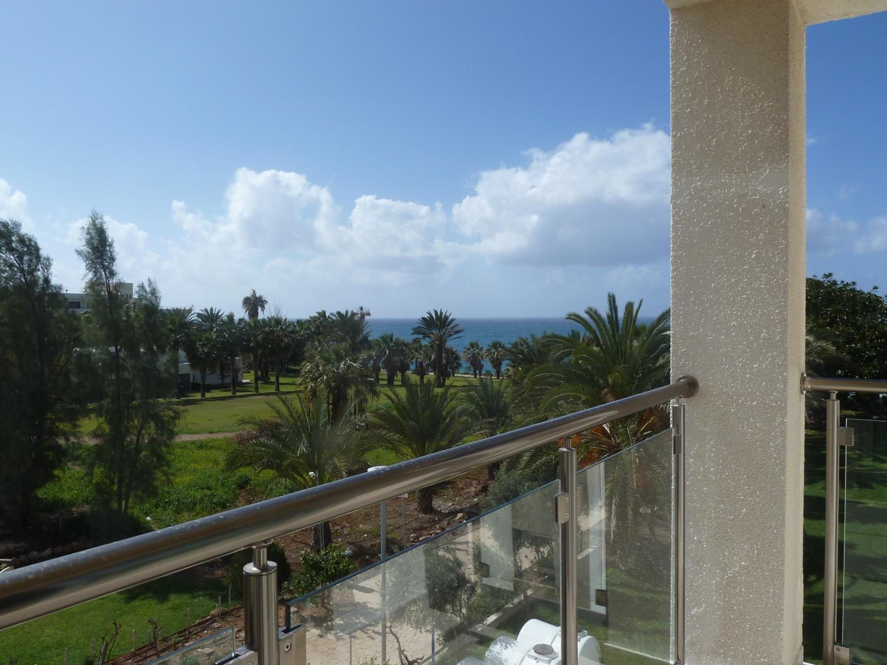 Family Room (2 Adults + 2 Children)