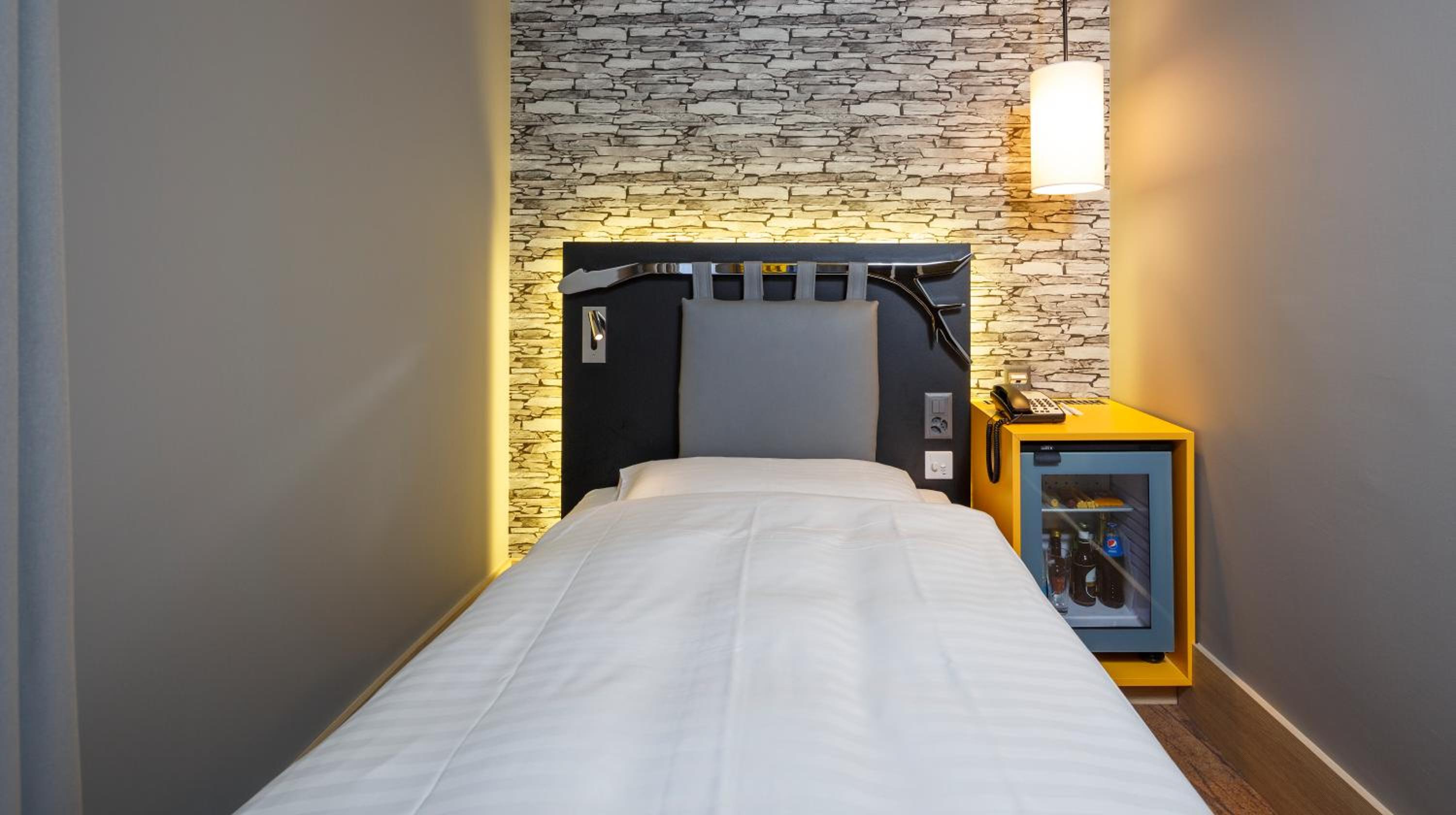 Single Room with Street View