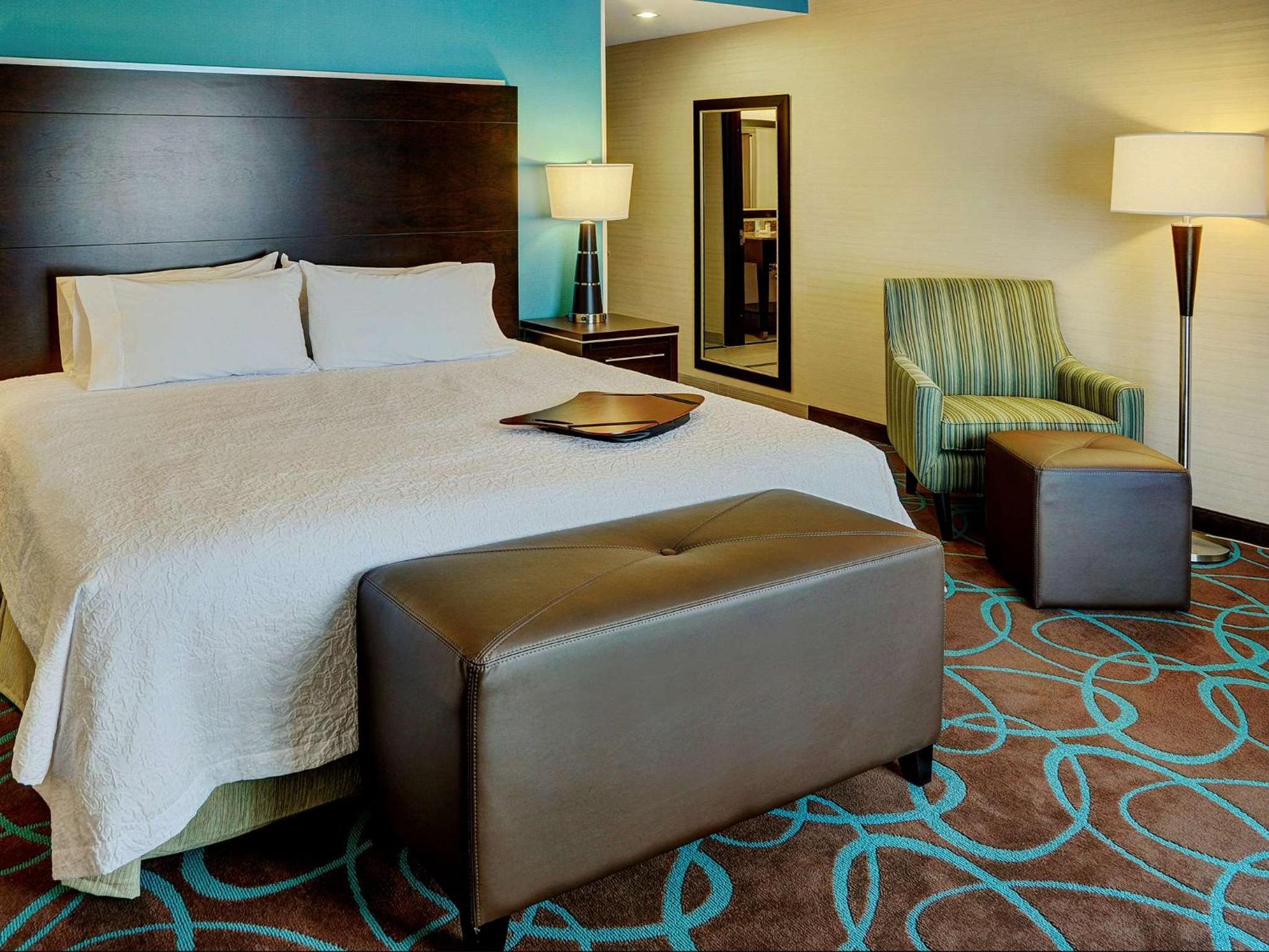 King Room with King Bed - Non-Smoking