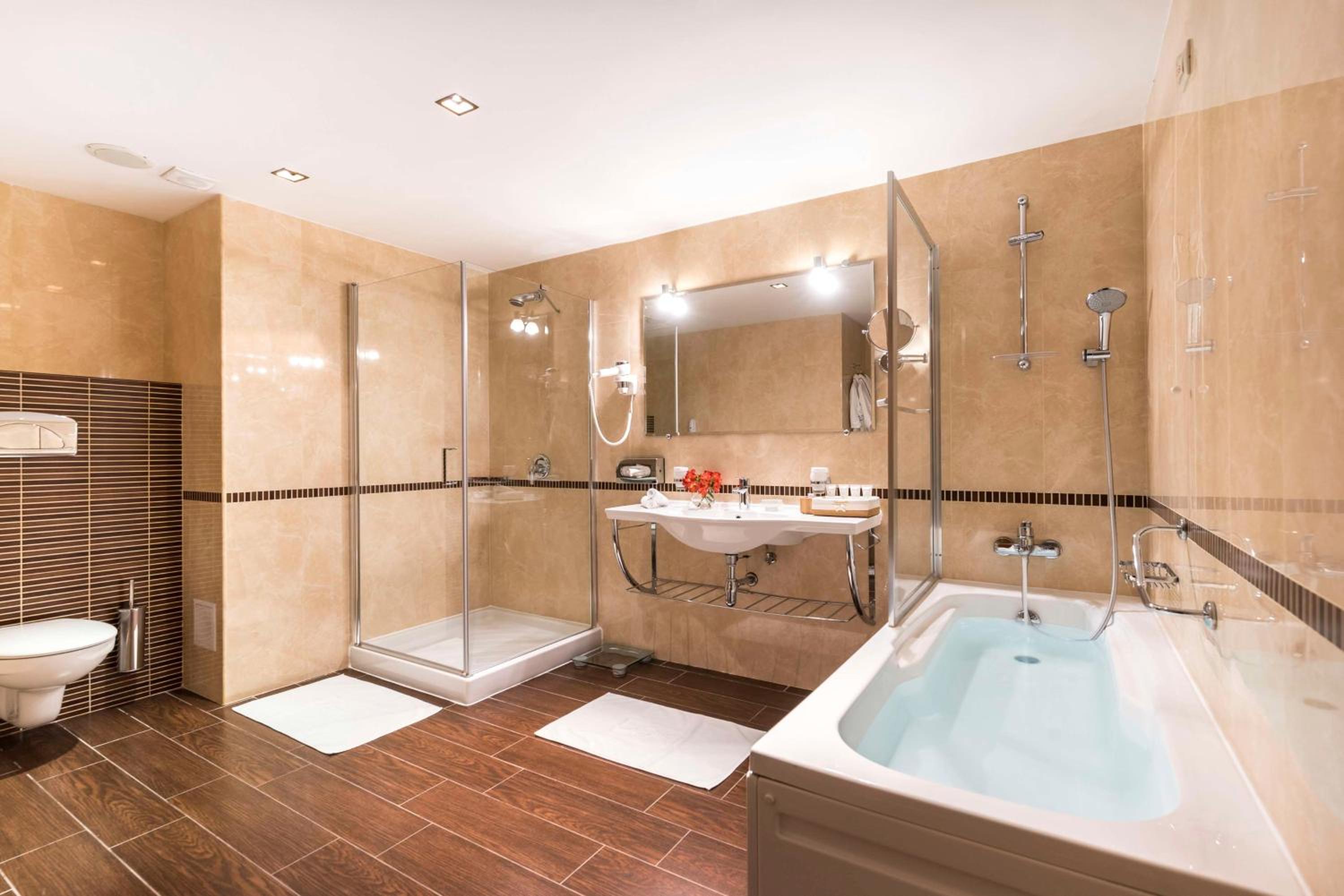 Deluxe Room Mountain View with King Bed