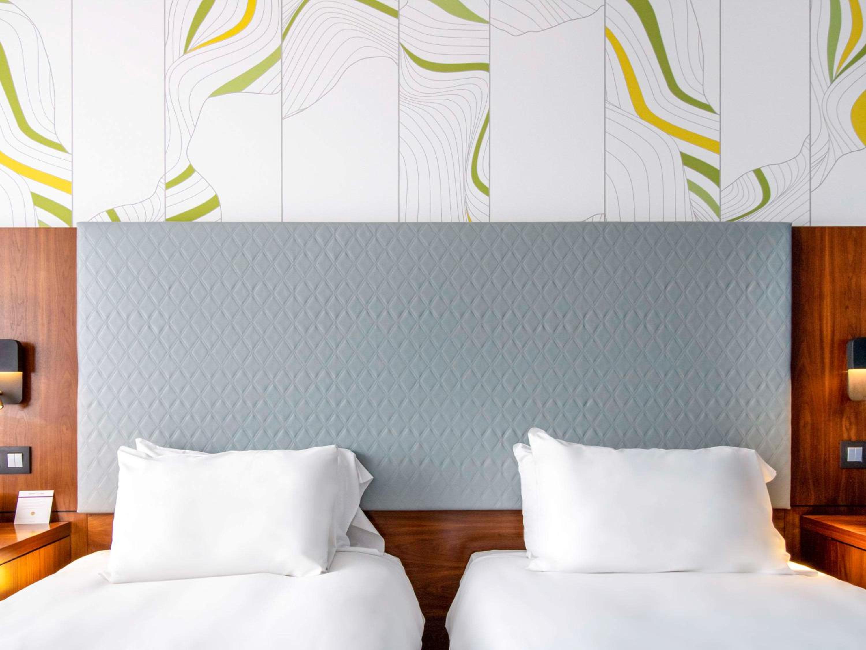 Classic Twin Room With City Side View