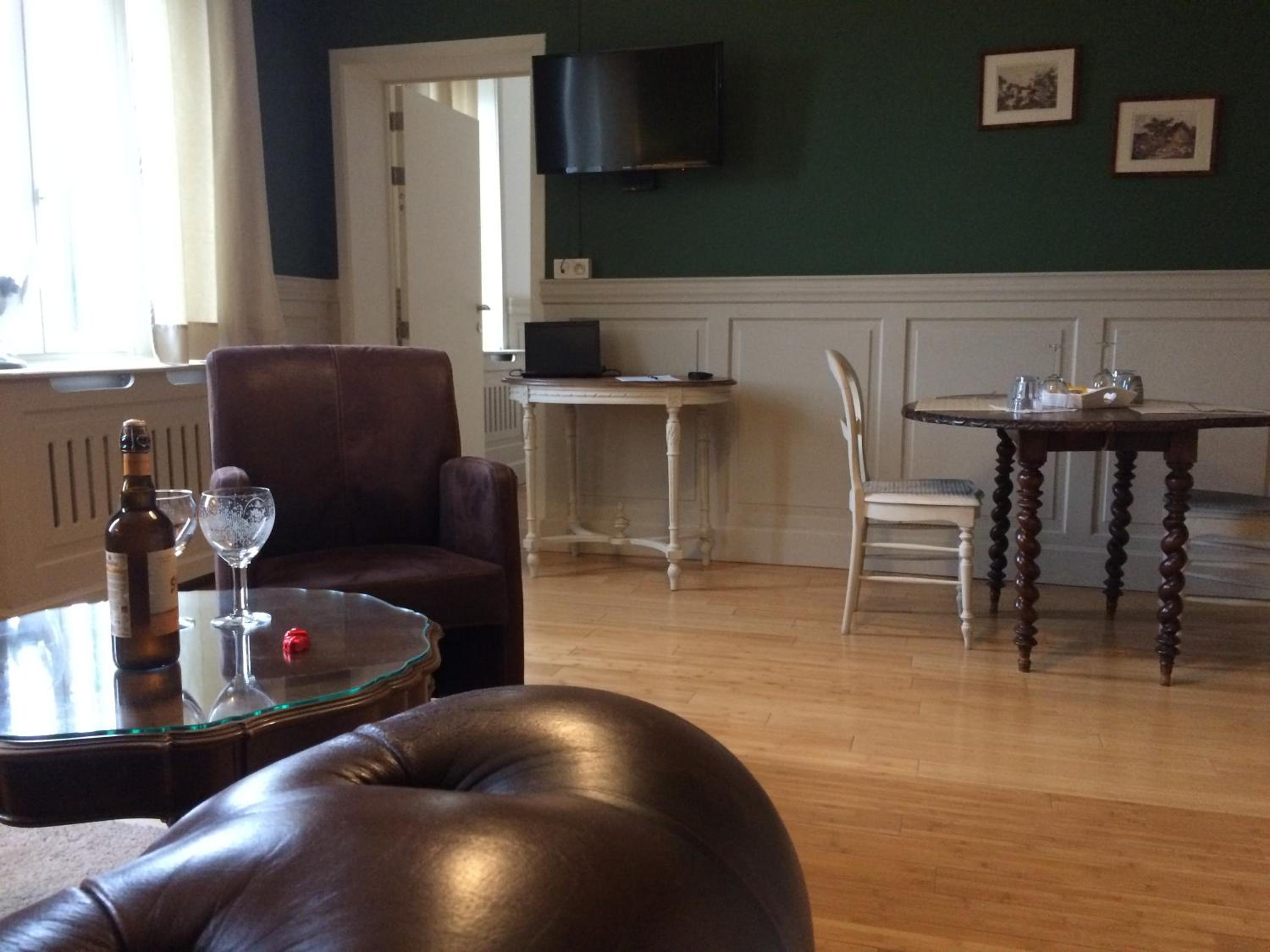 Apartment with Garden View