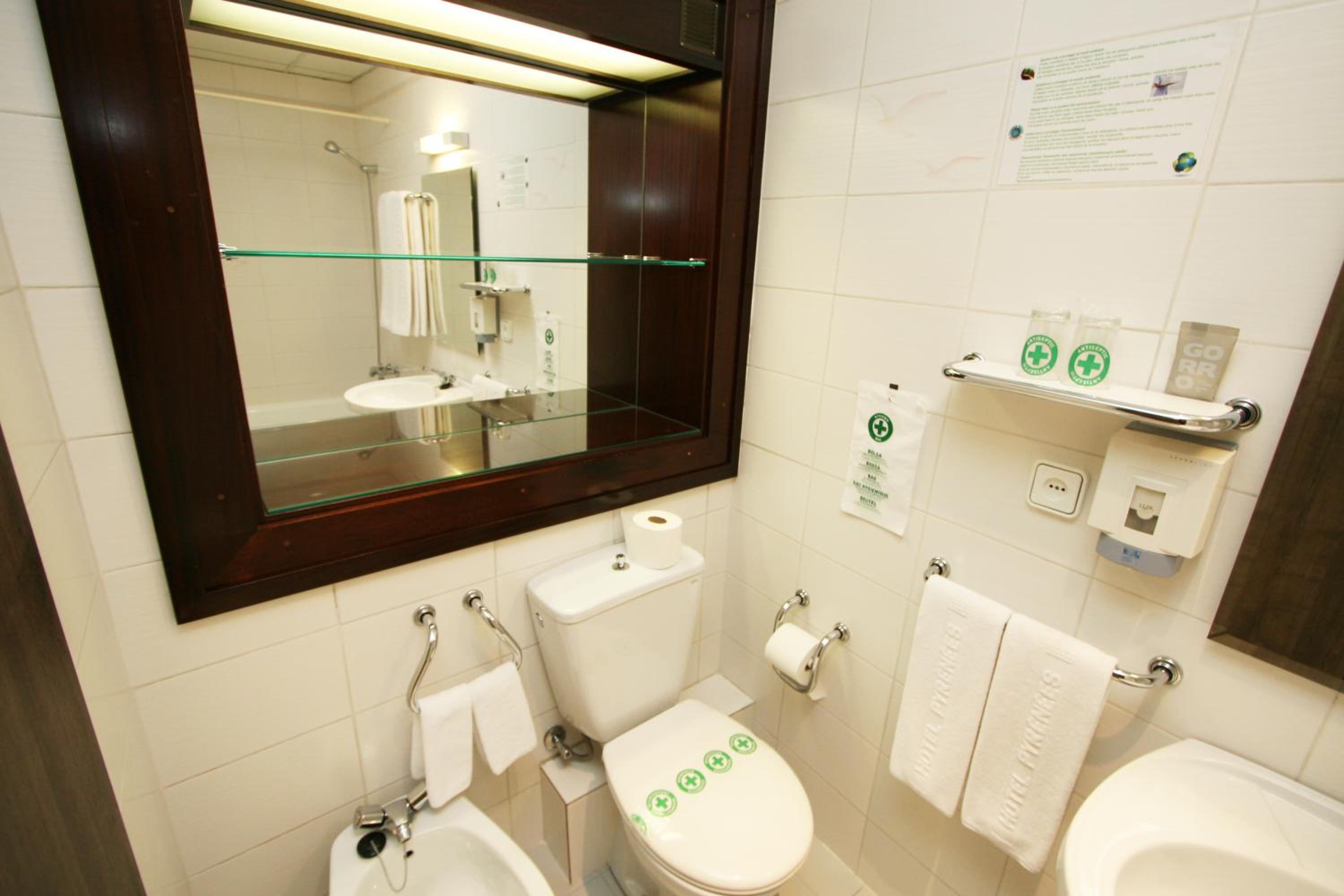 Double or Twin Room (Interior)