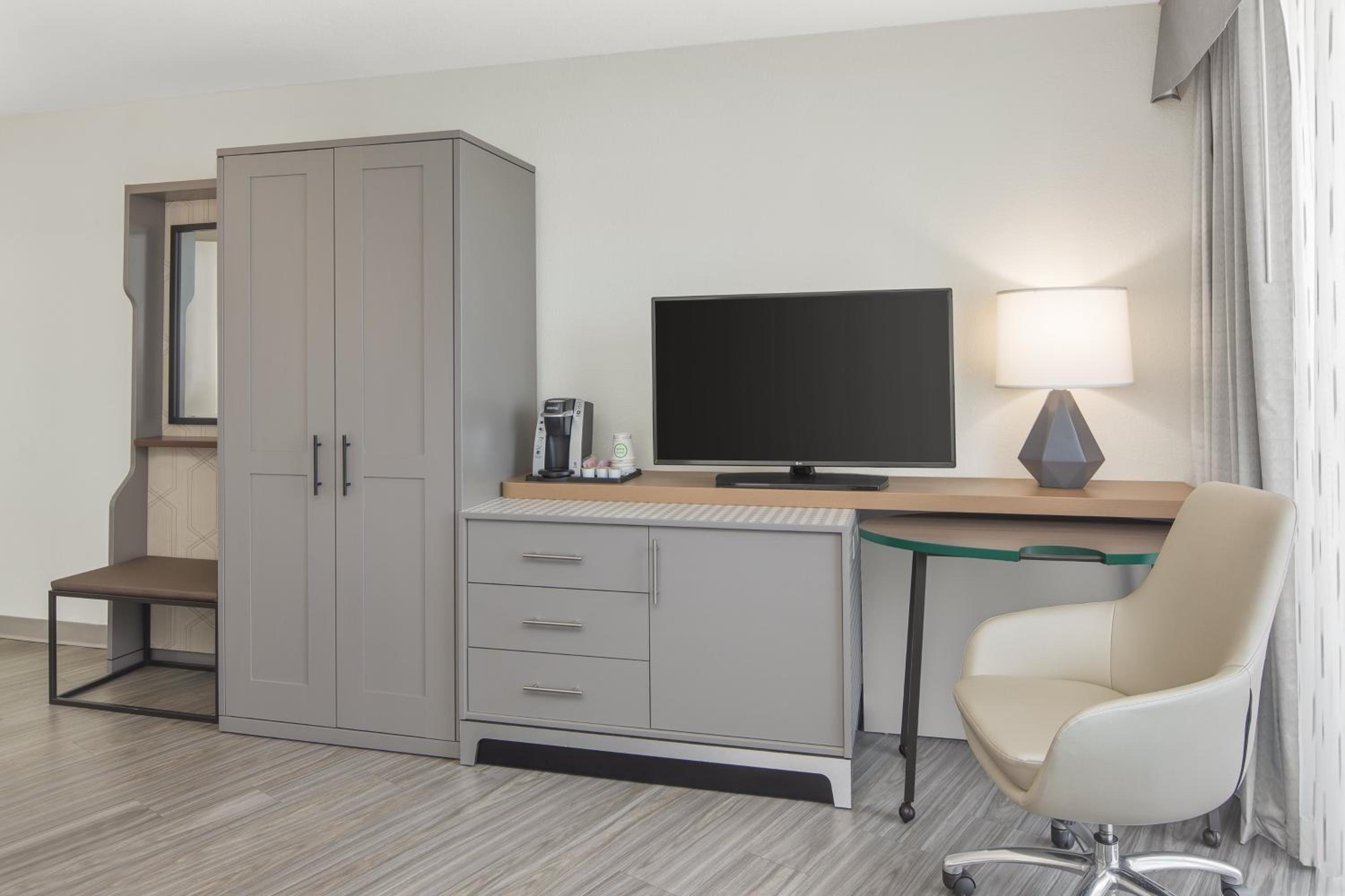 King Room - Mobility Access/Hearing Accessible