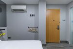 L - No Window - Queen в Butternut Tree Hotel