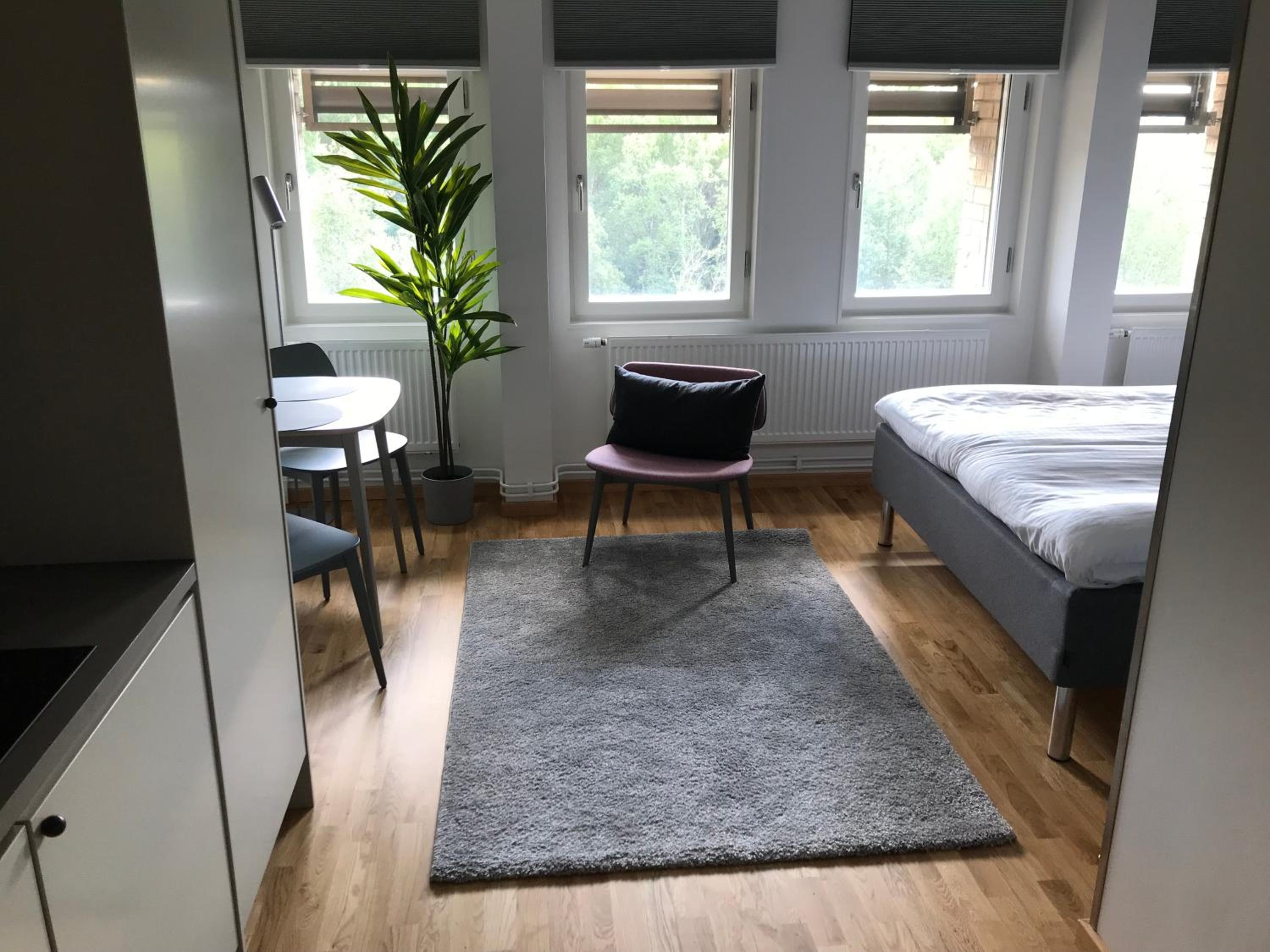 Studio King with Kitchenette