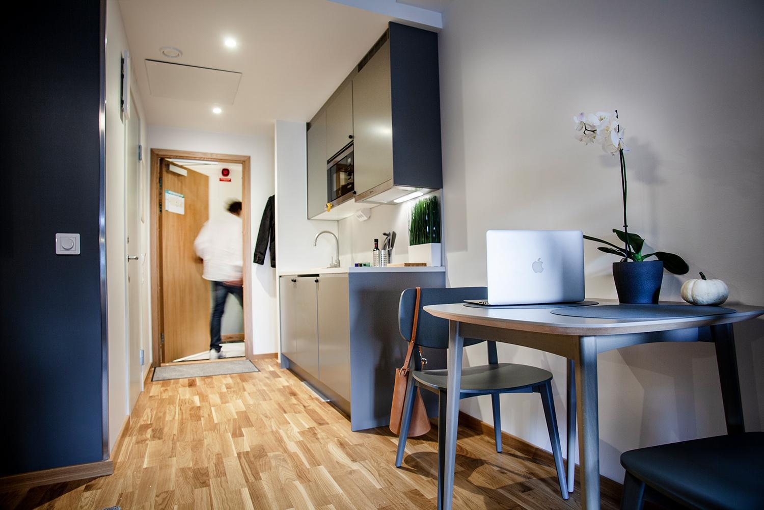 Studio King with Kitchenette